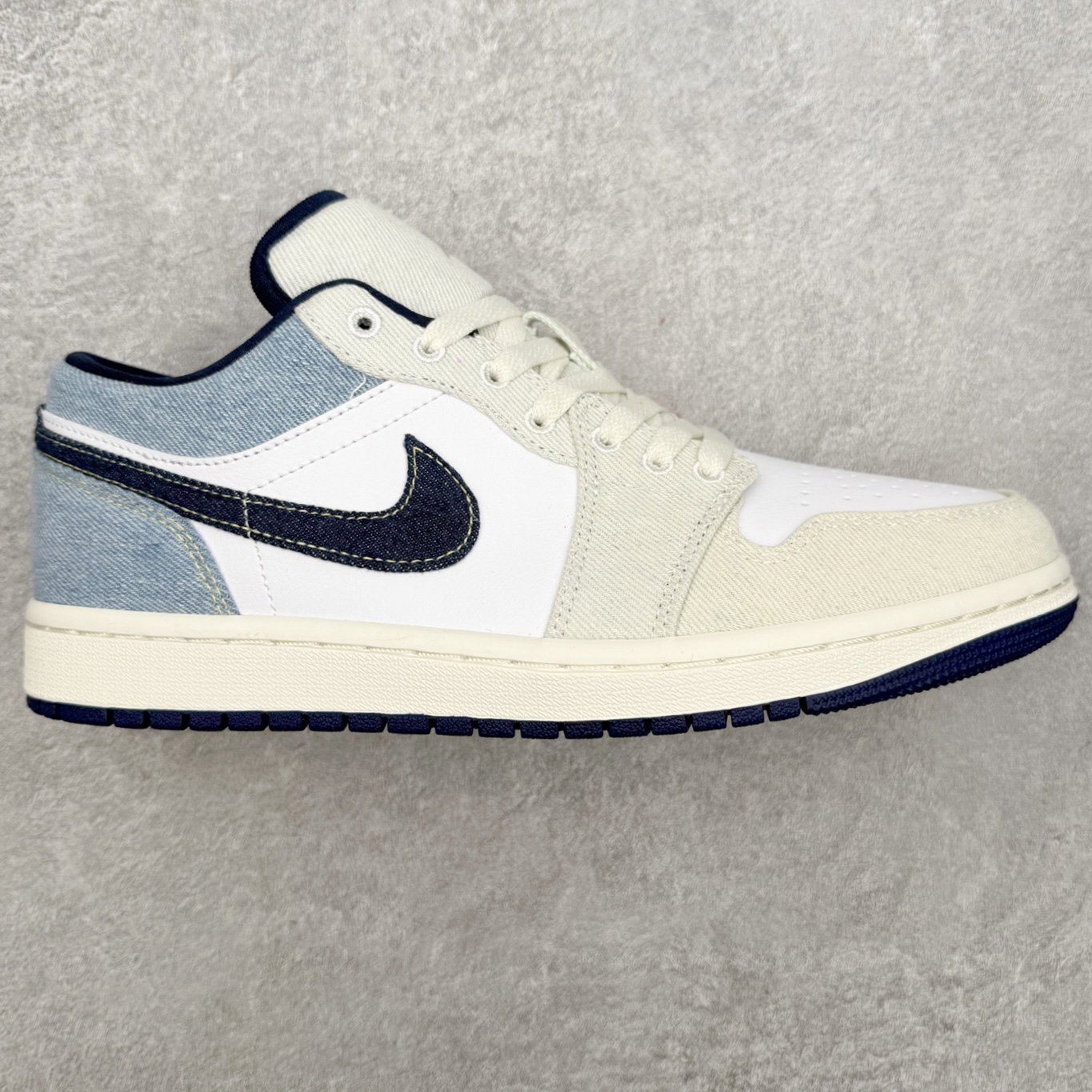 ＃小DT Air Jordan AJ1 Low OG 低帮系列 全新流水线出品 超强性价比 DT版本平替选择 市场第二梯队 全部原鞋开发 原楦原纸板开发 全鞋电脑针车 原厂内置全掌气垫 原盒内在原标 唯一Zp原版鞋带绑法 免检产品 全新2022版型 全头层皮料 完美零毛边处理 原厂配置全掌气垫 价格定位良心 几十个配色陆续出货 实拍调校N版已经零色差零失真 百分百还原实物色彩所见即所得 不存在货不对板色差等低级问题 选购参考实物拍摄 不混卖不参货 只用心做好货严格选品 承诺混一赔十 尺码：36 36.5 37.5 38 38.5 39 40 40.5 41 42 42.5 43 44 44.5 45 46-选品中心