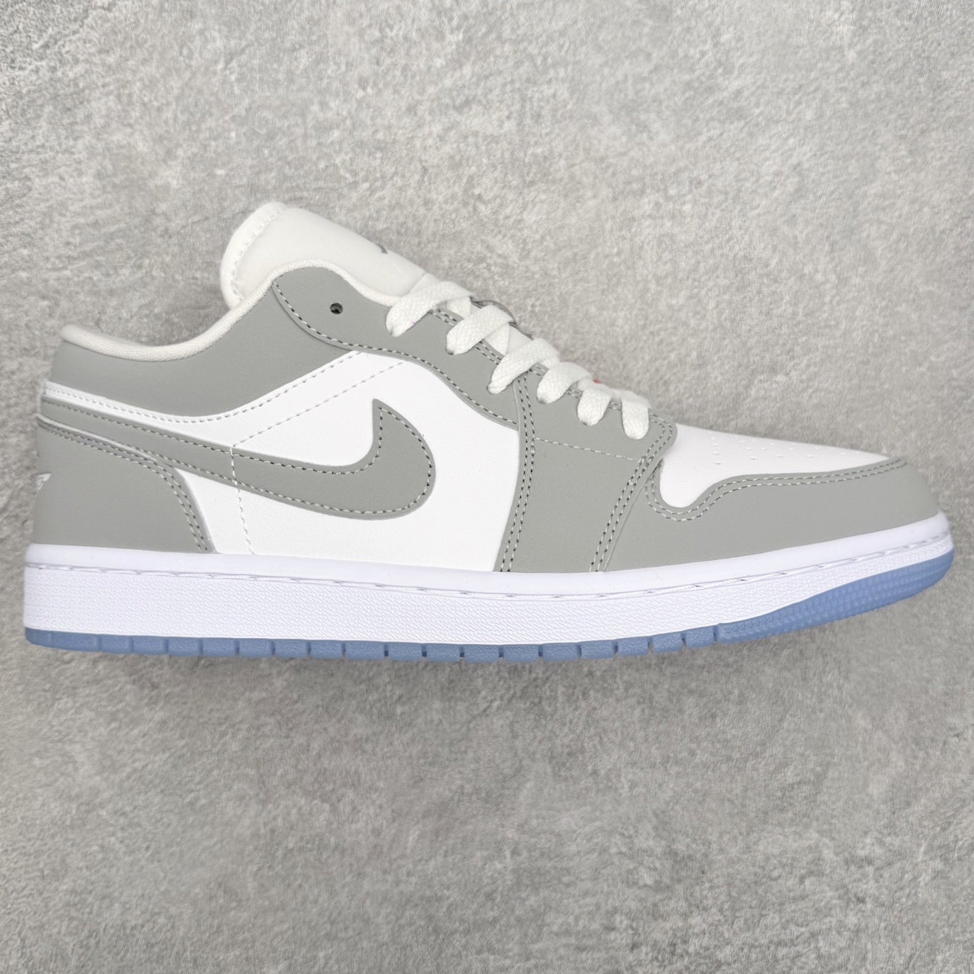 图片[4]-＃小DT Air Jordan AJ1 Low OG 低帮系列 全新流水线出品 超强性价比 DT版本平替选择 市场第二梯队 全部原鞋开发 原楦原纸板开发 全鞋电脑针车 原厂内置全掌气垫 原盒内在原标 唯一Zp原版鞋带绑法 免检产品 全新2022版型 全头层皮料 完美零毛边处理 原厂配置全掌气垫 价格定位良心 几十个配色陆续出货 实拍调校N版已经零色差零失真 百分百还原实物色彩所见即所得 不存在货不对板色差等低级问题 选购参考实物拍摄 不混卖不参货 只用心做好货严格选品 承诺混一赔十 尺码：36 36.5 37.5 38 38.5 39 40 40.5 41 42 42.5 43 44 44.5 45 46-选品中心