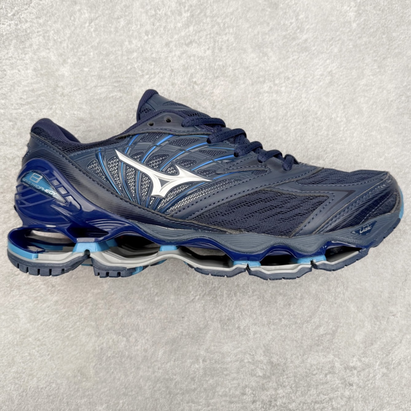 图片[5]-Mizuno Wave Prophecy LS 经典百搭跑步鞋 男女同款 美津浓（Mizuno）是日本美津浓株式会社于1906年创立的运动品牌，经过一个多世纪的不断努力现已成为世界著名的运动器具、服装和鞋类生产商。美津浓力求服务于各类运动项目，并竭力使运动生活更加愉快和振奋。产品种类齐全，覆盖几乎全部主要运动项目，达到30万多个品类。尺码：36 36.5 37.5 38 38.5 39 40 40.5 41 42 42.5 43 44 44.5 45-选品中心