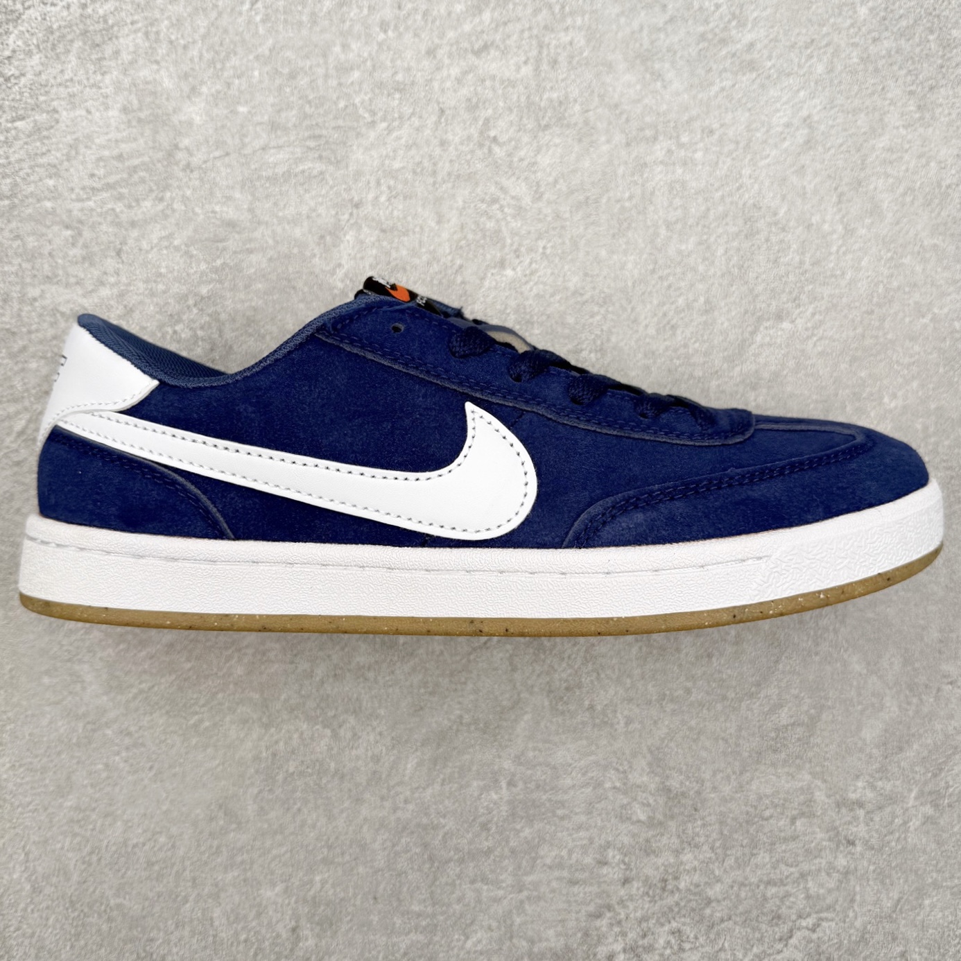 NK SB FC standard 绒面革防滑耐磨低帮板鞋 实拍调校N版已经零色差零失真 百分百还原实物色彩所见即所得 不存在货不对板色差等低级问题 选购参考实物拍摄 不混卖不参货 只用心做好货严格选品 承诺混一赔十 尺码：36 36.5 37.5 38 38.5 39 40 40.5 41 42 42.5 43 44 44.5 45-选品中心