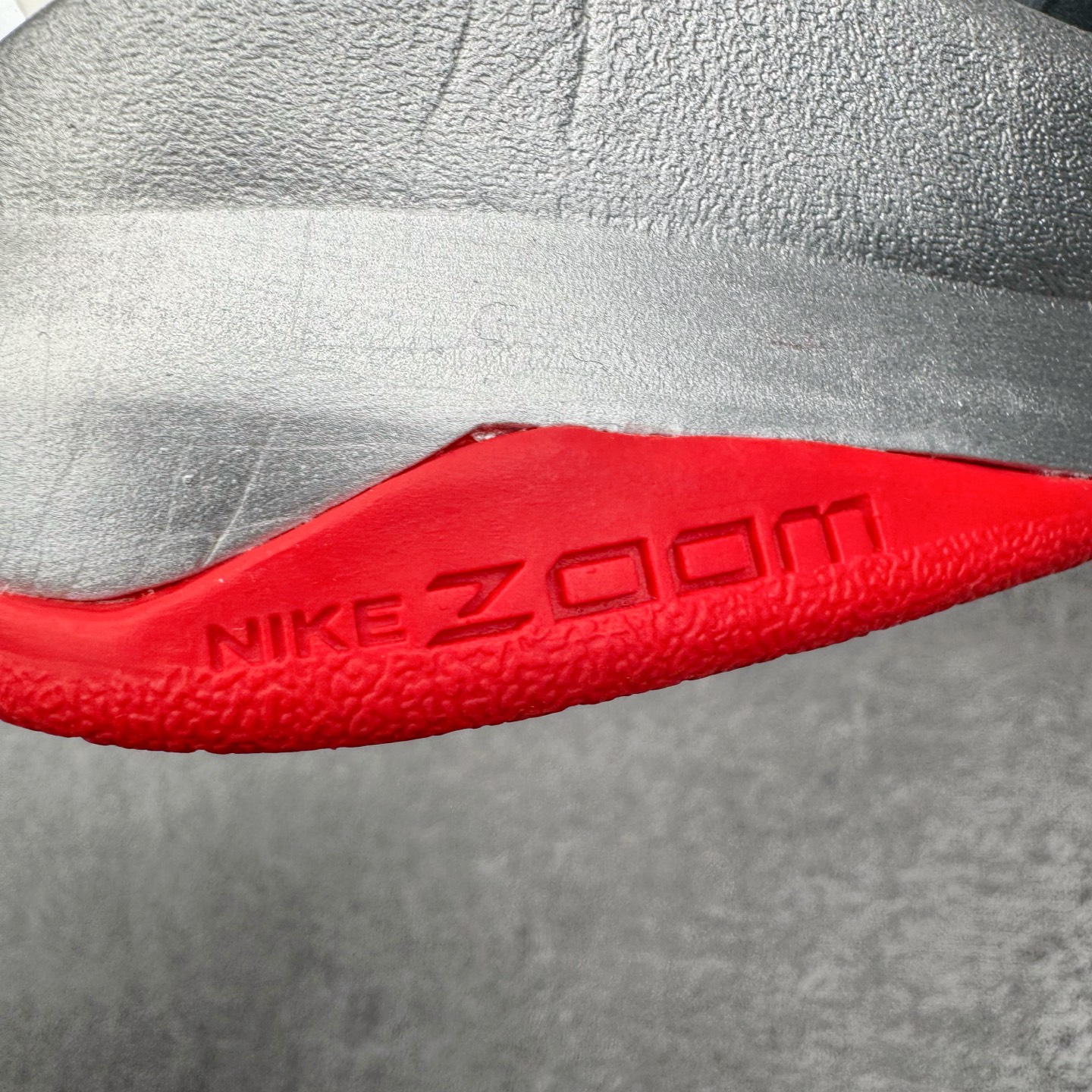 图片[14]-＃S2纯原 Caitlin Clark x NK Zoom Kobe ZK5 科比5代 克拉克森联名 银红 IV2712-001 Zoom Turbo气垫➕后掌EVA缓震 实战配置直接拉满 原楦纸板开发 鞋身流线型、后跟塑形 区分土肥圆 原档数据3D打印 鞋面细节匹配原版 全身鞋材卡料色独家定制 唯一正确喷漆SWOOSH NK专利Flyknit飞线科技，给予鞋身足够抗扭矩力 真实底模最大48.5 实战利器 专供海外市场 尺码：40 40.5 41 42 42.5 43 44 44.5 45 46 47.5 48.5 （脚宽、脚胖 建议买大半码）-选品中心