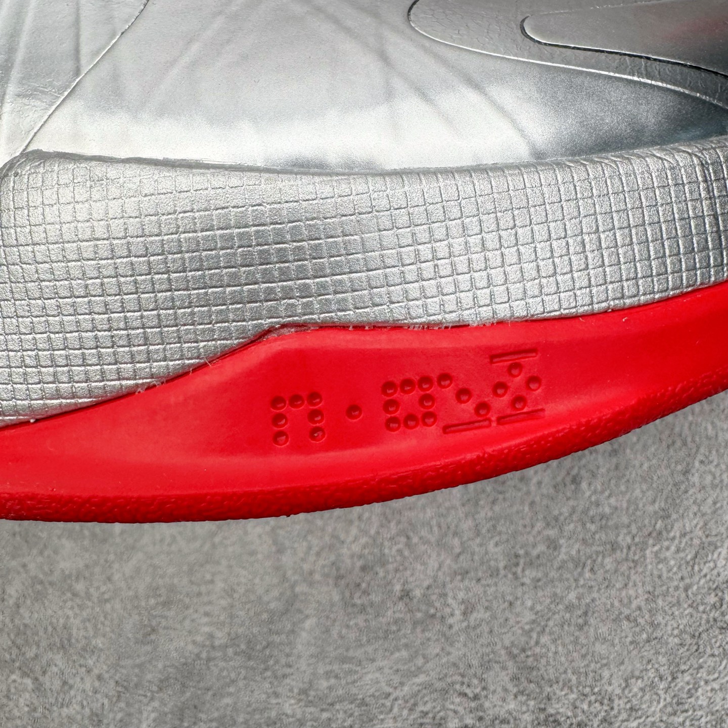 图片[12]-＃S2纯原 Caitlin Clark x NK Zoom Kobe ZK5 科比5代 克拉克森联名 银红 IV2712-001 Zoom Turbo气垫➕后掌EVA缓震 实战配置直接拉满 原楦纸板开发 鞋身流线型、后跟塑形 区分土肥圆 原档数据3D打印 鞋面细节匹配原版 全身鞋材卡料色独家定制 唯一正确喷漆SWOOSH NK专利Flyknit飞线科技，给予鞋身足够抗扭矩力 真实底模最大48.5 实战利器 专供海外市场 尺码：40 40.5 41 42 42.5 43 44 44.5 45 46 47.5 48.5 （脚宽、脚胖 建议买大半码）-选品中心