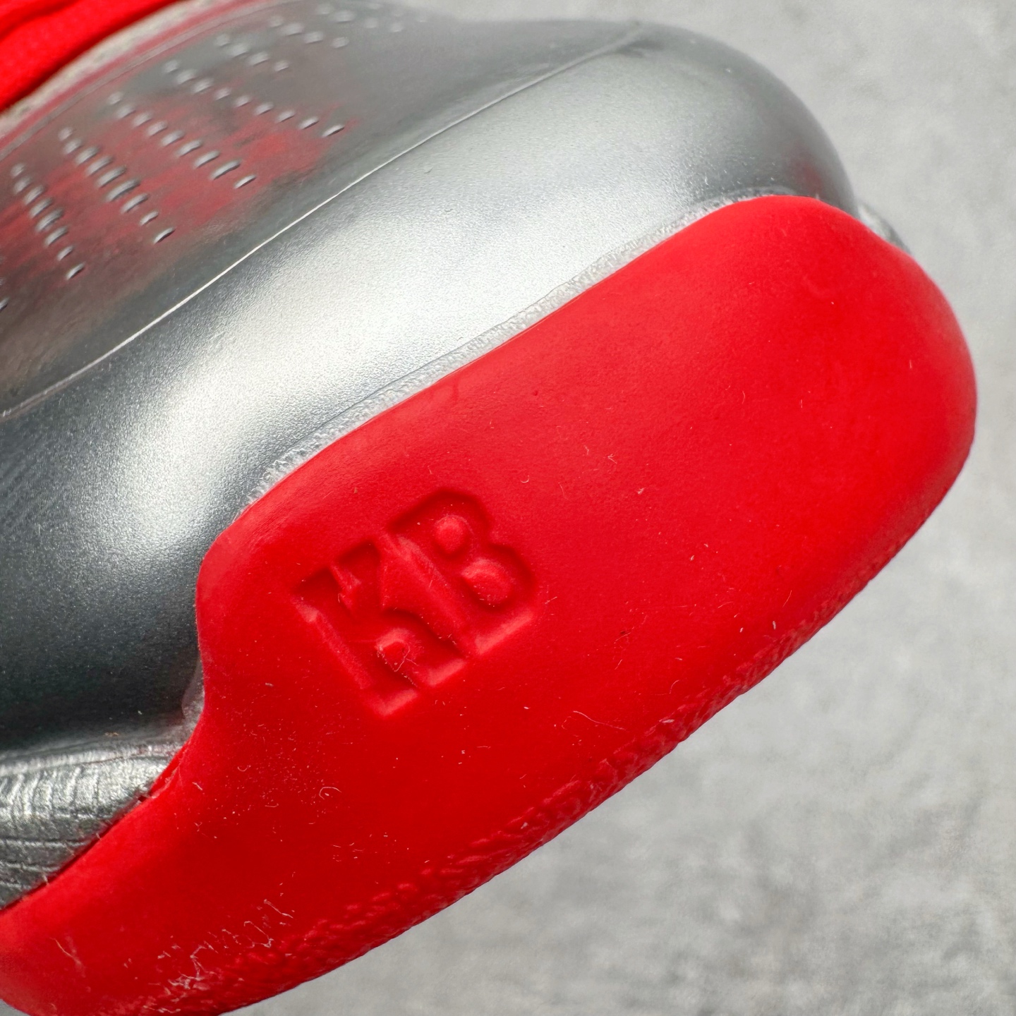 图片[17]-＃S2纯原 Caitlin Clark x NK Zoom Kobe ZK5 科比5代 克拉克森联名 银红 IV2712-001 Zoom Turbo气垫➕后掌EVA缓震 实战配置直接拉满 原楦纸板开发 鞋身流线型、后跟塑形 区分土肥圆 原档数据3D打印 鞋面细节匹配原版 全身鞋材卡料色独家定制 唯一正确喷漆SWOOSH NK专利Flyknit飞线科技，给予鞋身足够抗扭矩力 真实底模最大48.5 实战利器 专供海外市场 尺码：40 40.5 41 42 42.5 43 44 44.5 45 46 47.5 48.5 （脚宽、脚胖 建议买大半码）-选品中心