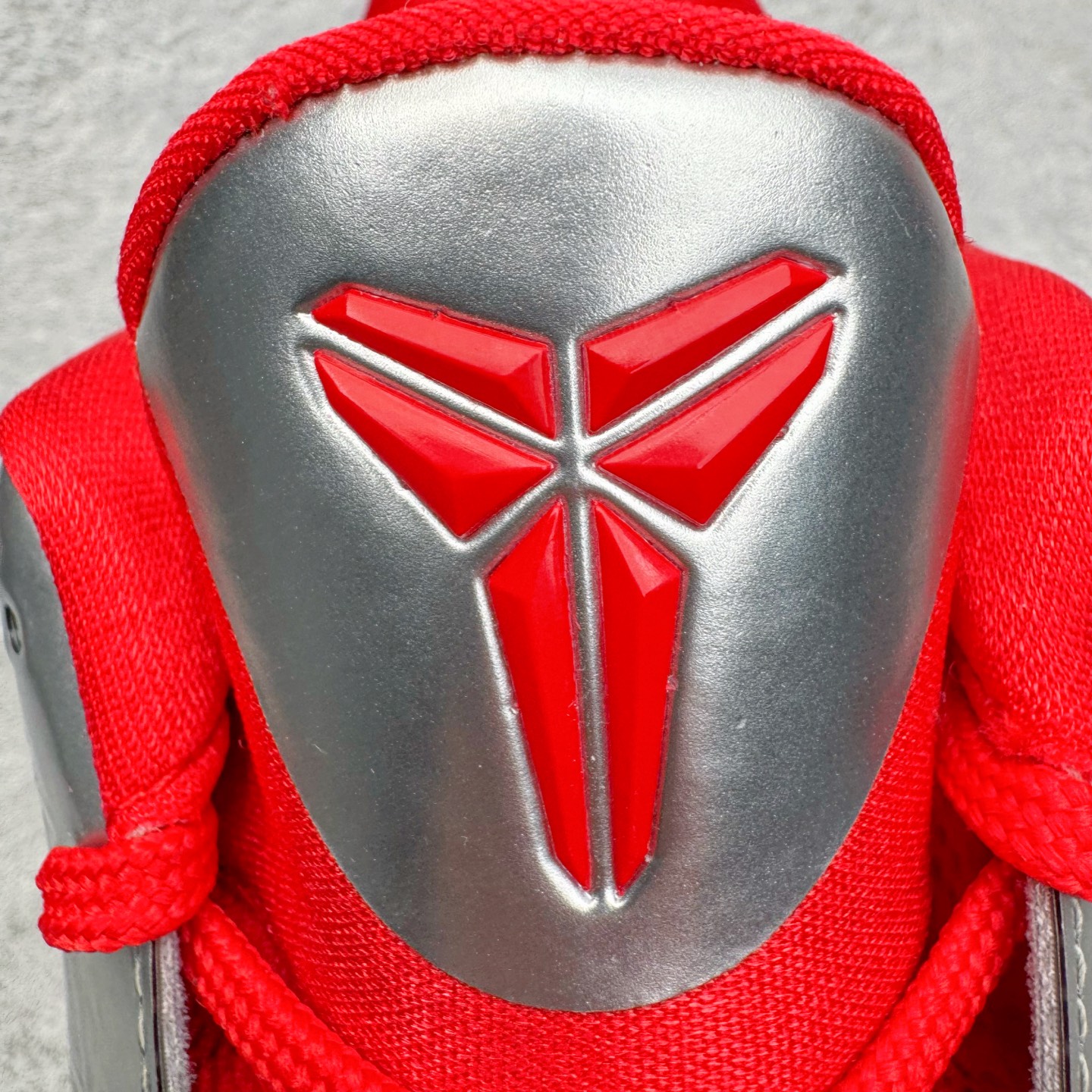 图片[19]-＃S2纯原 Caitlin Clark x NK Zoom Kobe ZK5 科比5代 克拉克森联名 银红 IV2712-001 Zoom Turbo气垫➕后掌EVA缓震 实战配置直接拉满 原楦纸板开发 鞋身流线型、后跟塑形 区分土肥圆 原档数据3D打印 鞋面细节匹配原版 全身鞋材卡料色独家定制 唯一正确喷漆SWOOSH NK专利Flyknit飞线科技，给予鞋身足够抗扭矩力 真实底模最大48.5 实战利器 专供海外市场 尺码：40 40.5 41 42 42.5 43 44 44.5 45 46 47.5 48.5 （脚宽、脚胖 建议买大半码）-选品中心