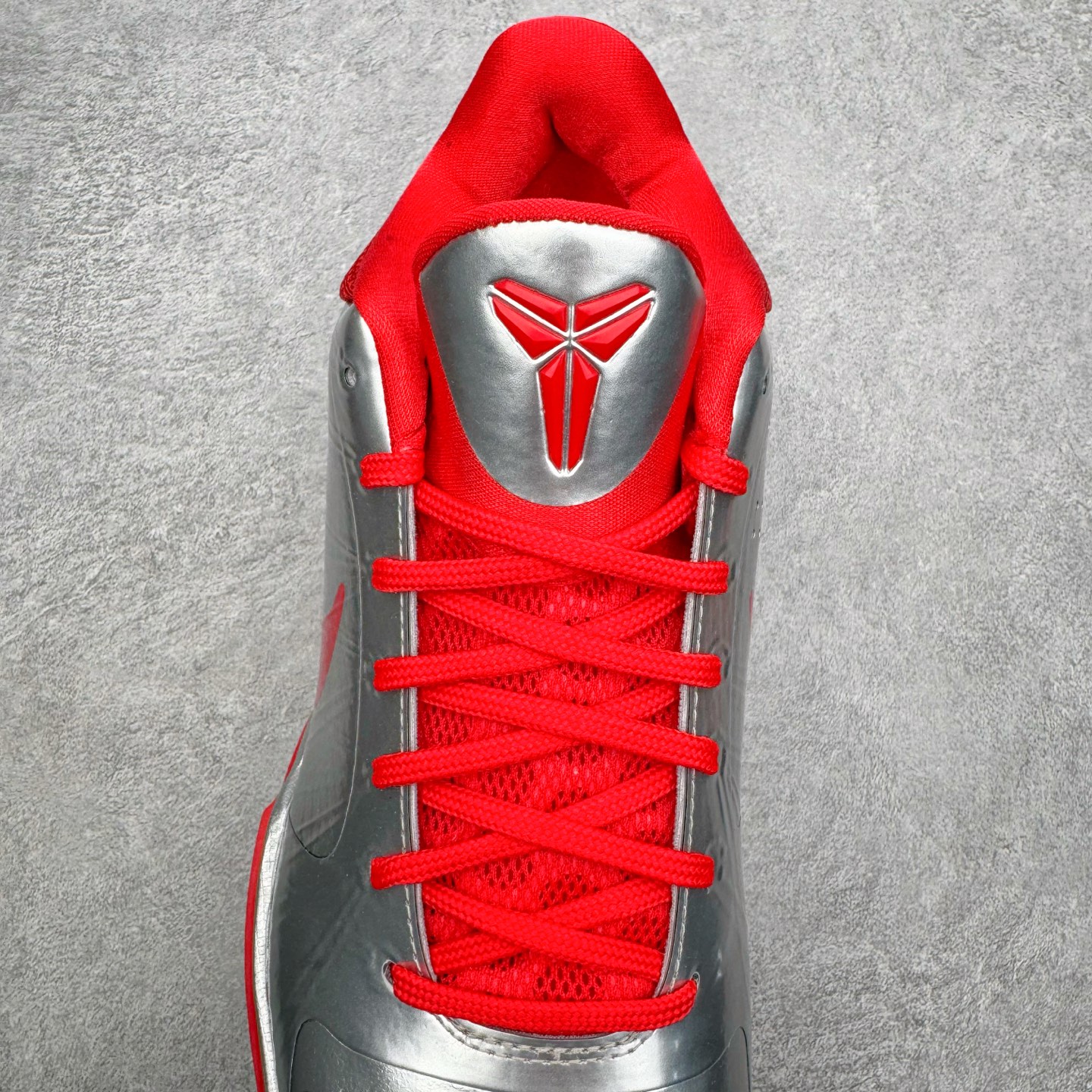 图片[5]-＃S2纯原 Caitlin Clark x NK Zoom Kobe ZK5 科比5代 克拉克森联名 银红 IV2712-001 Zoom Turbo气垫➕后掌EVA缓震 实战配置直接拉满 原楦纸板开发 鞋身流线型、后跟塑形 区分土肥圆 原档数据3D打印 鞋面细节匹配原版 全身鞋材卡料色独家定制 唯一正确喷漆SWOOSH NK专利Flyknit飞线科技，给予鞋身足够抗扭矩力 真实底模最大48.5 实战利器 专供海外市场 尺码：40 40.5 41 42 42.5 43 44 44.5 45 46 47.5 48.5 （脚宽、脚胖 建议买大半码）-选品中心