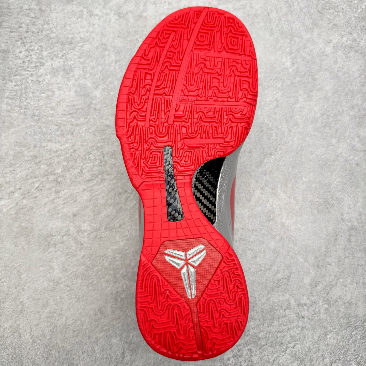 图片[9]-＃S2纯原 Caitlin Clark x NK Zoom Kobe ZK5 科比5代 克拉克森联名 银红 IV2712-001 Zoom Turbo气垫➕后掌EVA缓震 实战配置直接拉满 原楦纸板开发 鞋身流线型、后跟塑形 区分土肥圆 原档数据3D打印 鞋面细节匹配原版 全身鞋材卡料色独家定制 唯一正确喷漆SWOOSH NK专利Flyknit飞线科技，给予鞋身足够抗扭矩力 真实底模最大48.5 实战利器 专供海外市场 尺码：40 40.5 41 42 42.5 43 44 44.5 45 46 47.5 48.5 （脚宽、脚胖 建议买大半码）-选品中心