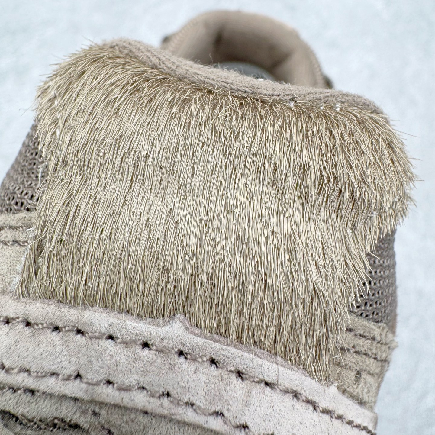 图片[15]-＃M纯原 New Balance U204L3K9 NB新百伦新款舒适百搭耐磨轻便低帮生活休闲鞋 男女同款 CNY马年限定 原档数据独立私模大底 唯一正确三层组合大底 特高弹切片加持 百分百还原原鞋脚感 NB市场最强产物 防伪原标全套原楦原纸板原厂数据开发 全鞋电脑针车加持 原厂网布 原装进口头层翻毛皮料正确绒感卡色 正确中底拉帮中底网布细节 匠心打造 耗时两个月开发完成 工艺极其复杂难度可想而知 高端零售专供产物 尺码：36 37 37.5 38 38.5 39.5 40 40.5 41.5 42 42.5 43 44 44.5 45 45.5 46.5 47-选品中心