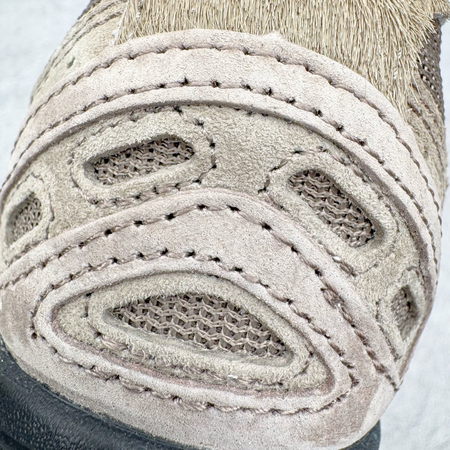 图片[14]-＃M纯原 New Balance U204L3K9 NB新百伦新款舒适百搭耐磨轻便低帮生活休闲鞋 男女同款 CNY马年限定 原档数据独立私模大底 唯一正确三层组合大底 特高弹切片加持 百分百还原原鞋脚感 NB市场最强产物 防伪原标全套原楦原纸板原厂数据开发 全鞋电脑针车加持 原厂网布 原装进口头层翻毛皮料正确绒感卡色 正确中底拉帮中底网布细节 匠心打造 耗时两个月开发完成 工艺极其复杂难度可想而知 高端零售专供产物 尺码：36 37 37.5 38 38.5 39.5 40 40.5 41.5 42 42.5 43 44 44.5 45 45.5 46.5 47-选品中心