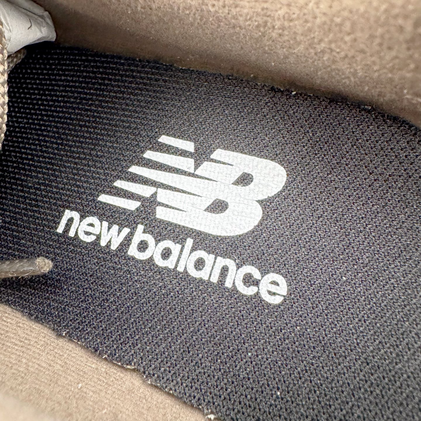 图片[18]-＃M纯原 New Balance U204L3K9 NB新百伦新款舒适百搭耐磨轻便低帮生活休闲鞋 男女同款 CNY马年限定 原档数据独立私模大底 唯一正确三层组合大底 特高弹切片加持 百分百还原原鞋脚感 NB市场最强产物 防伪原标全套原楦原纸板原厂数据开发 全鞋电脑针车加持 原厂网布 原装进口头层翻毛皮料正确绒感卡色 正确中底拉帮中底网布细节 匠心打造 耗时两个月开发完成 工艺极其复杂难度可想而知 高端零售专供产物 尺码：36 37 37.5 38 38.5 39.5 40 40.5 41.5 42 42.5 43 44 44.5 45 45.5 46.5 47-选品中心