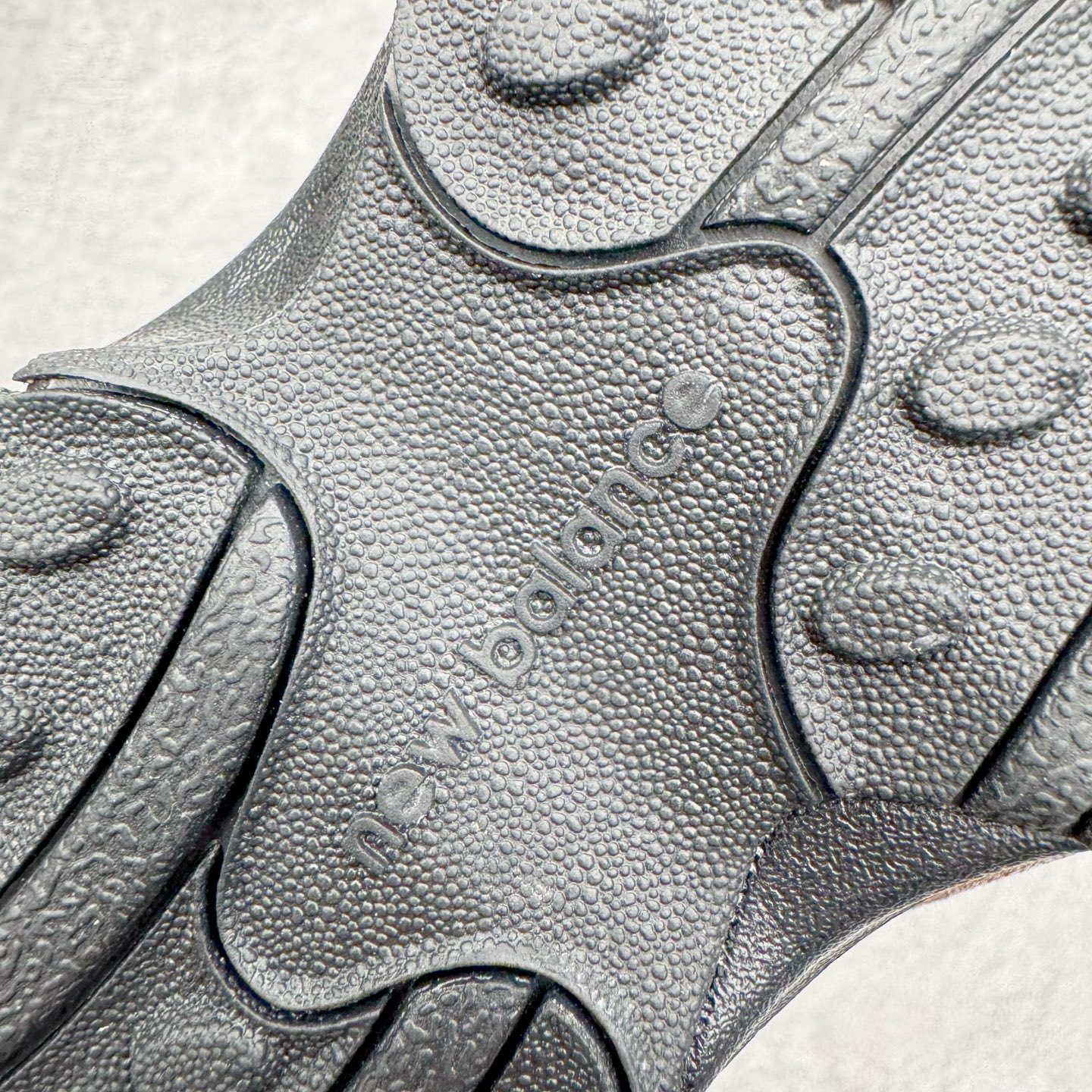 图片[10]-＃M纯原 New Balance U204L3K9 NB新百伦新款舒适百搭耐磨轻便低帮生活休闲鞋 男女同款 CNY马年限定 原档数据独立私模大底 唯一正确三层组合大底 特高弹切片加持 百分百还原原鞋脚感 NB市场最强产物 防伪原标全套原楦原纸板原厂数据开发 全鞋电脑针车加持 原厂网布 原装进口头层翻毛皮料正确绒感卡色 正确中底拉帮中底网布细节 匠心打造 耗时两个月开发完成 工艺极其复杂难度可想而知 高端零售专供产物 尺码：36 37 37.5 38 38.5 39.5 40 40.5 41.5 42 42.5 43 44 44.5 45 45.5 46.5 47-选品中心