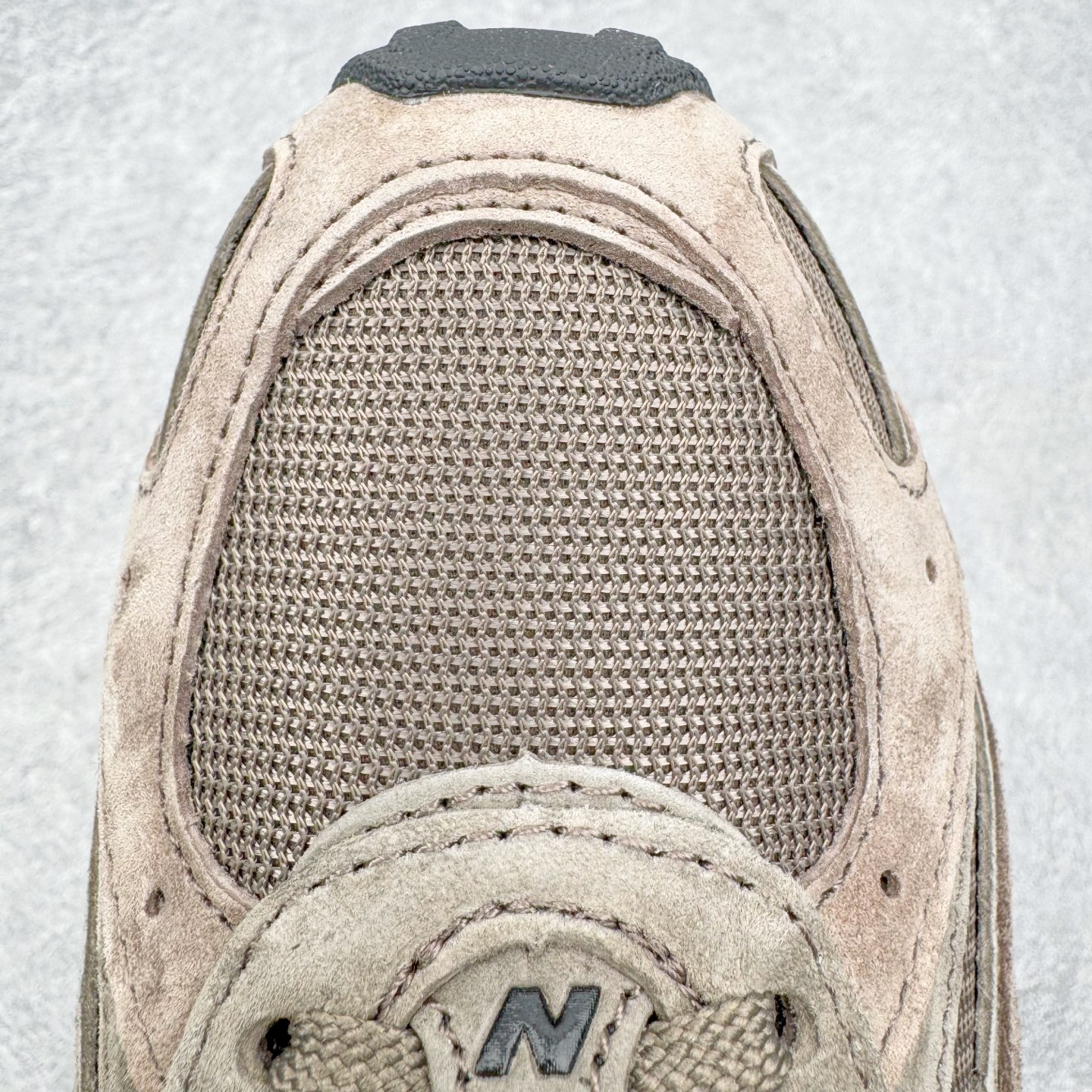 图片[13]-＃M纯原 New Balance U204L3K9 NB新百伦新款舒适百搭耐磨轻便低帮生活休闲鞋 男女同款 CNY马年限定 原档数据独立私模大底 唯一正确三层组合大底 特高弹切片加持 百分百还原原鞋脚感 NB市场最强产物 防伪原标全套原楦原纸板原厂数据开发 全鞋电脑针车加持 原厂网布 原装进口头层翻毛皮料正确绒感卡色 正确中底拉帮中底网布细节 匠心打造 耗时两个月开发完成 工艺极其复杂难度可想而知 高端零售专供产物 尺码：36 37 37.5 38 38.5 39.5 40 40.5 41.5 42 42.5 43 44 44.5 45 45.5 46.5 47-选品中心