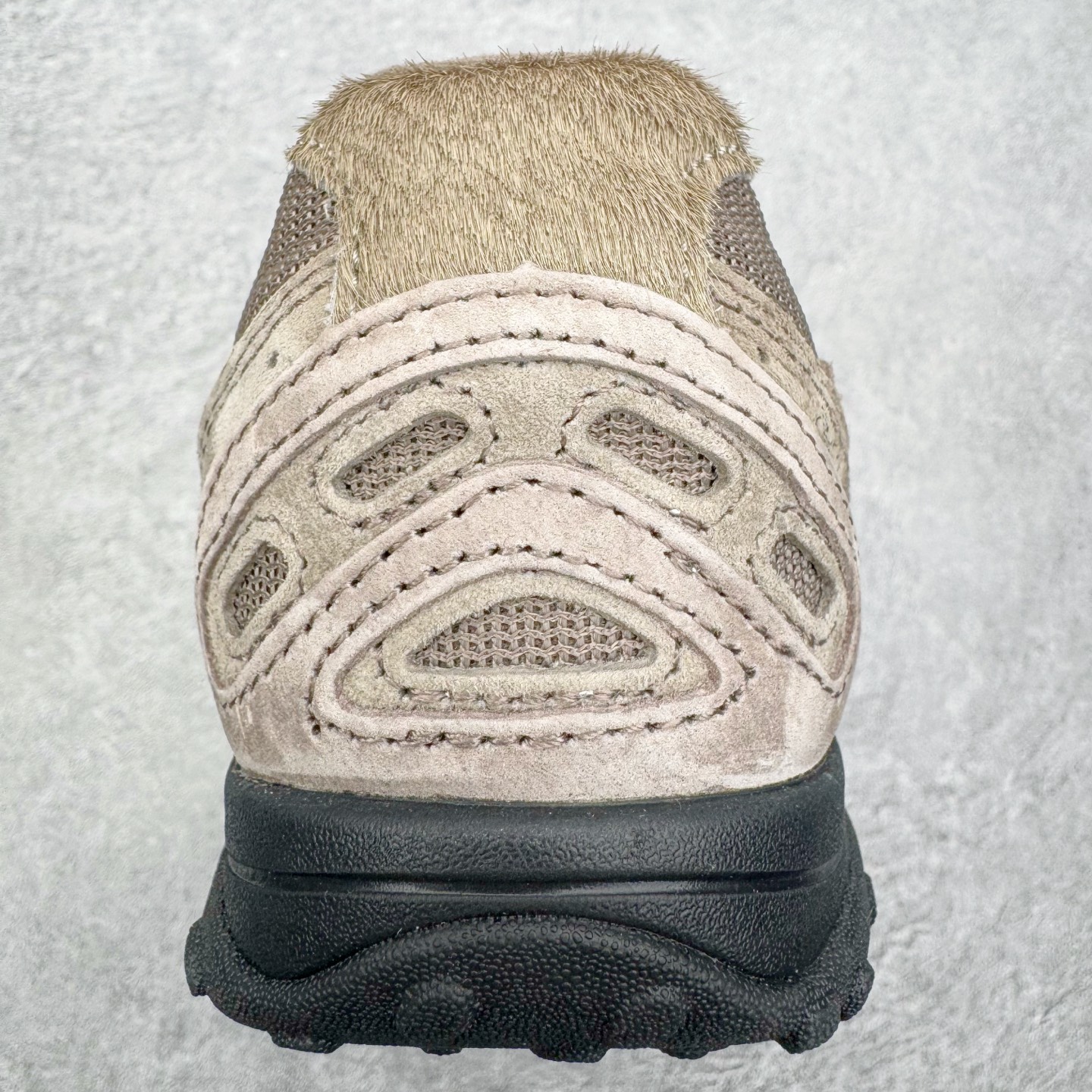 图片[8]-＃M纯原 New Balance U204L3K9 NB新百伦新款舒适百搭耐磨轻便低帮生活休闲鞋 男女同款 CNY马年限定 原档数据独立私模大底 唯一正确三层组合大底 特高弹切片加持 百分百还原原鞋脚感 NB市场最强产物 防伪原标全套原楦原纸板原厂数据开发 全鞋电脑针车加持 原厂网布 原装进口头层翻毛皮料正确绒感卡色 正确中底拉帮中底网布细节 匠心打造 耗时两个月开发完成 工艺极其复杂难度可想而知 高端零售专供产物 尺码：36 37 37.5 38 38.5 39.5 40 40.5 41.5 42 42.5 43 44 44.5 45 45.5 46.5 47-选品中心