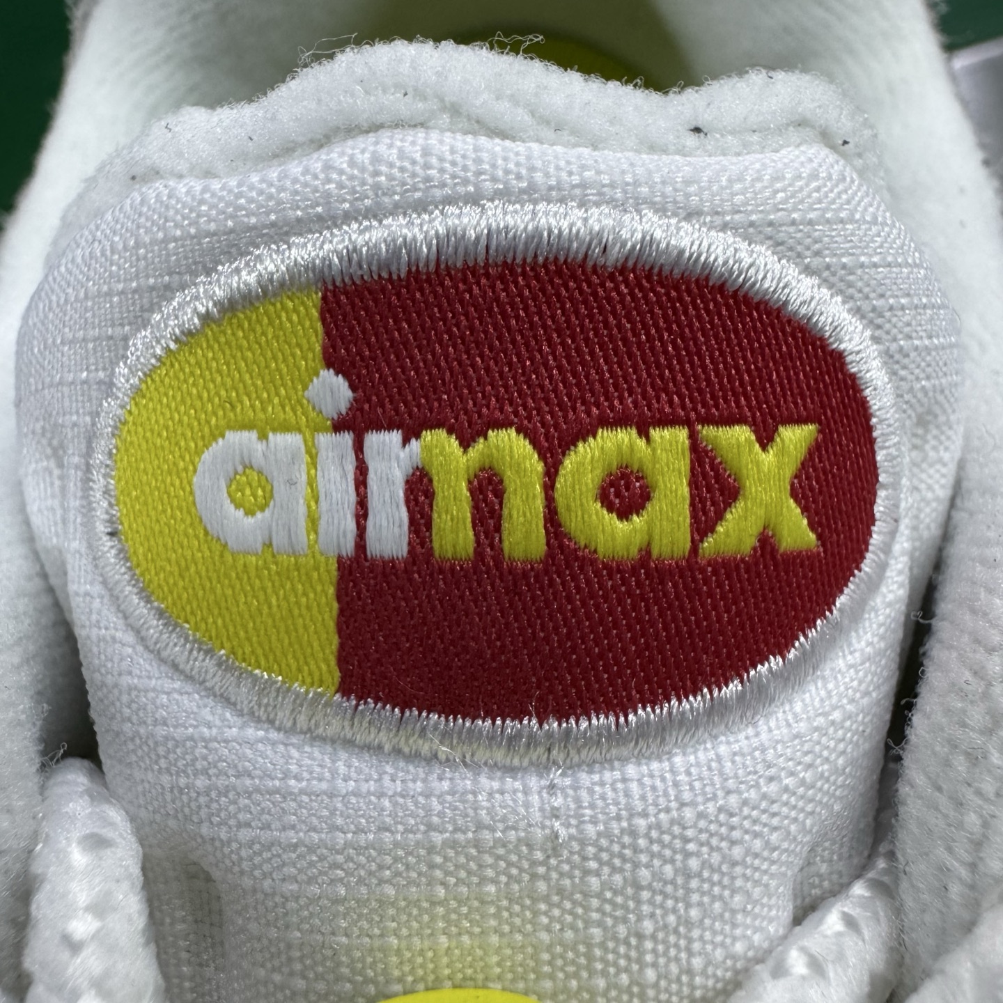 图片[18]-＃SF外贸特供 UNDEFEATED x NK Air Max 95 SP 上海限定 联名灰黄 IB4523-002 亲自操刀耗时半年开发 重金购买全套印尼原厂纸板楦头开发 2025官方主推系列 致敬诞生30周年的传奇鞋型 Air Max 95 系列再度重磅复刻归来 以全新配色续写光辉历史 更以现代手法重塑经典 将复古风格与前沿科技完美融合 一比一鞋头弧度高度鞋身弧度 东莞原厂模具大底 一码一模 原厂高韧性Tpu 独家供应35.5 45.5 48.5 49.5 50.5 原厂特供同批次皮料与Zp零色差 原厂特供内外标均可过绿X扫描认证 独家原装Big Bubble气垫 气垫体积更大 提供更强的缓震性能和回弹性 进口玻璃冲刀皮料裁剪零毛边 电脑针车工艺 鞋面不留荧光细节 平台可冲 超高鞋面清洁度 最高QC检验标准 控制溢胶瑕疵 每一双都是工艺品 实拍调校N版已经零色差零失真 百分百还原实物色彩所见即所得 不存在货不对板色差等低级问题 选购参考实物拍摄 不混卖不参货 只用心做好货严格选品 承诺混一赔十 尺码：35.5 36 36.5 37.5 38 38.5 39 40 40.5 41 42 42.5 43 44 44.5 45 45.5 46 47.5 48.5 49.5 50.5-选品中心