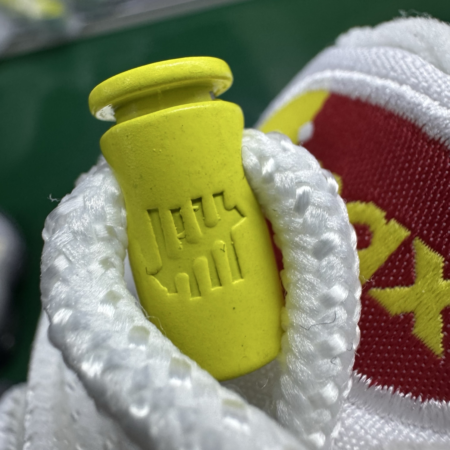 图片[17]-＃SF外贸特供 UNDEFEATED x NK Air Max 95 SP 上海限定 联名灰黄 IB4523-002 亲自操刀耗时半年开发 重金购买全套印尼原厂纸板楦头开发 2025官方主推系列 致敬诞生30周年的传奇鞋型 Air Max 95 系列再度重磅复刻归来 以全新配色续写光辉历史 更以现代手法重塑经典 将复古风格与前沿科技完美融合 一比一鞋头弧度高度鞋身弧度 东莞原厂模具大底 一码一模 原厂高韧性Tpu 独家供应35.5 45.5 48.5 49.5 50.5 原厂特供同批次皮料与Zp零色差 原厂特供内外标均可过绿X扫描认证 独家原装Big Bubble气垫 气垫体积更大 提供更强的缓震性能和回弹性 进口玻璃冲刀皮料裁剪零毛边 电脑针车工艺 鞋面不留荧光细节 平台可冲 超高鞋面清洁度 最高QC检验标准 控制溢胶瑕疵 每一双都是工艺品 实拍调校N版已经零色差零失真 百分百还原实物色彩所见即所得 不存在货不对板色差等低级问题 选购参考实物拍摄 不混卖不参货 只用心做好货严格选品 承诺混一赔十 尺码：35.5 36 36.5 37.5 38 38.5 39 40 40.5 41 42 42.5 43 44 44.5 45 45.5 46 47.5 48.5 49.5 50.5-选品中心