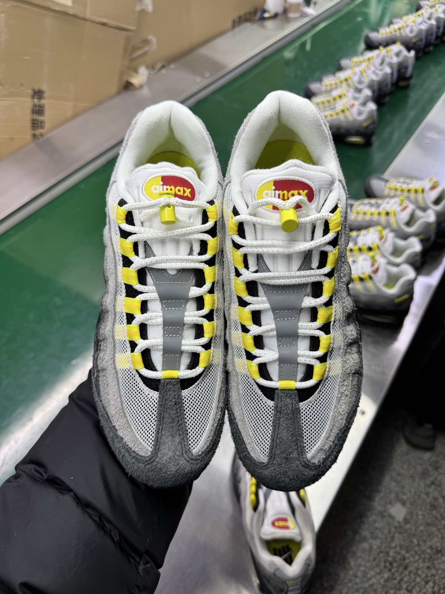 图片[2]-＃SF外贸特供 UNDEFEATED x NK Air Max 95 SP 上海限定 联名灰黄 IB4523-002 亲自操刀耗时半年开发 重金购买全套印尼原厂纸板楦头开发 2025官方主推系列 致敬诞生30周年的传奇鞋型 Air Max 95 系列再度重磅复刻归来 以全新配色续写光辉历史 更以现代手法重塑经典 将复古风格与前沿科技完美融合 一比一鞋头弧度高度鞋身弧度 东莞原厂模具大底 一码一模 原厂高韧性Tpu 独家供应35.5 45.5 48.5 49.5 50.5 原厂特供同批次皮料与Zp零色差 原厂特供内外标均可过绿X扫描认证 独家原装Big Bubble气垫 气垫体积更大 提供更强的缓震性能和回弹性 进口玻璃冲刀皮料裁剪零毛边 电脑针车工艺 鞋面不留荧光细节 平台可冲 超高鞋面清洁度 最高QC检验标准 控制溢胶瑕疵 每一双都是工艺品 实拍调校N版已经零色差零失真 百分百还原实物色彩所见即所得 不存在货不对板色差等低级问题 选购参考实物拍摄 不混卖不参货 只用心做好货严格选品 承诺混一赔十 尺码：35.5 36 36.5 37.5 38 38.5 39 40 40.5 41 42 42.5 43 44 44.5 45 45.5 46 47.5 48.5 49.5 50.5-选品中心
