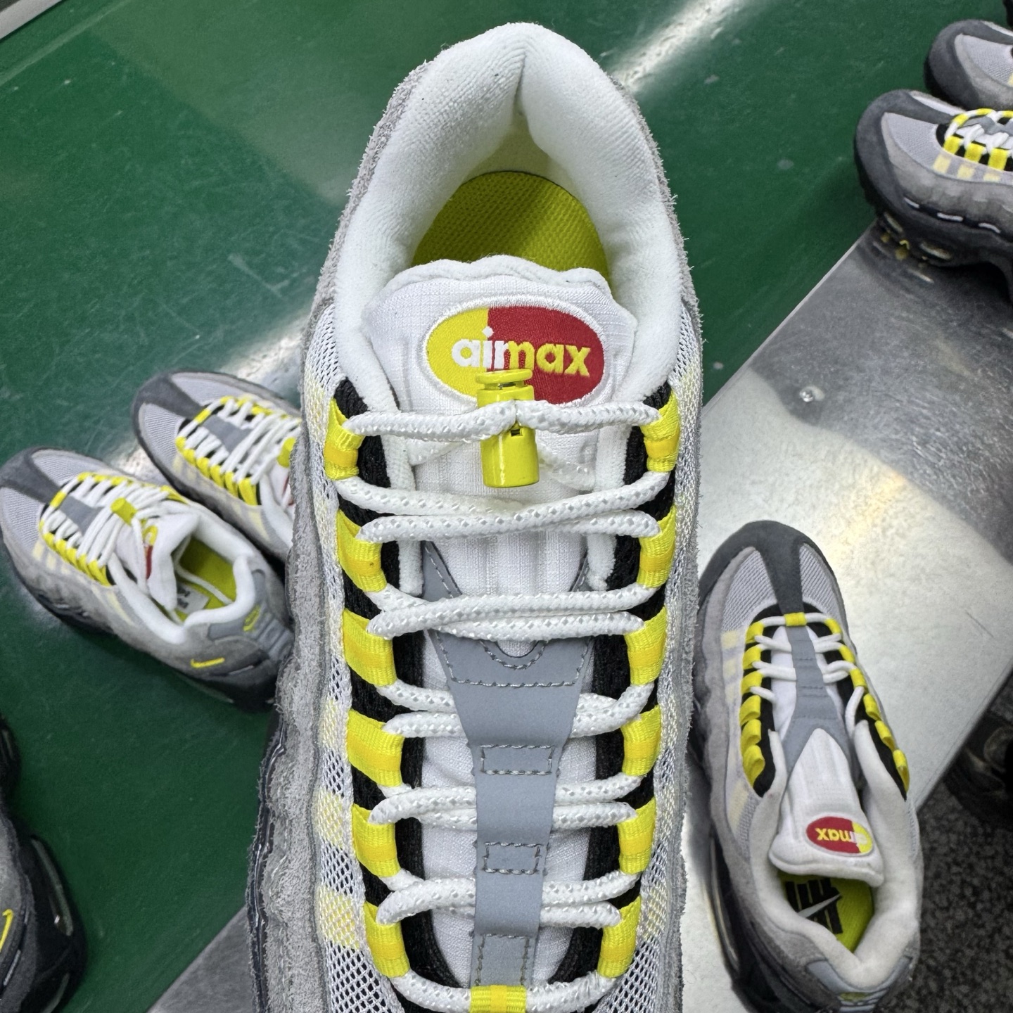 图片[6]-＃SF外贸特供 UNDEFEATED x NK Air Max 95 SP 上海限定 联名灰黄 IB4523-002 亲自操刀耗时半年开发 重金购买全套印尼原厂纸板楦头开发 2025官方主推系列 致敬诞生30周年的传奇鞋型 Air Max 95 系列再度重磅复刻归来 以全新配色续写光辉历史 更以现代手法重塑经典 将复古风格与前沿科技完美融合 一比一鞋头弧度高度鞋身弧度 东莞原厂模具大底 一码一模 原厂高韧性Tpu 独家供应35.5 45.5 48.5 49.5 50.5 原厂特供同批次皮料与Zp零色差 原厂特供内外标均可过绿X扫描认证 独家原装Big Bubble气垫 气垫体积更大 提供更强的缓震性能和回弹性 进口玻璃冲刀皮料裁剪零毛边 电脑针车工艺 鞋面不留荧光细节 平台可冲 超高鞋面清洁度 最高QC检验标准 控制溢胶瑕疵 每一双都是工艺品 实拍调校N版已经零色差零失真 百分百还原实物色彩所见即所得 不存在货不对板色差等低级问题 选购参考实物拍摄 不混卖不参货 只用心做好货严格选品 承诺混一赔十 尺码：35.5 36 36.5 37.5 38 38.5 39 40 40.5 41 42 42.5 43 44 44.5 45 45.5 46 47.5 48.5 49.5 50.5-选品中心