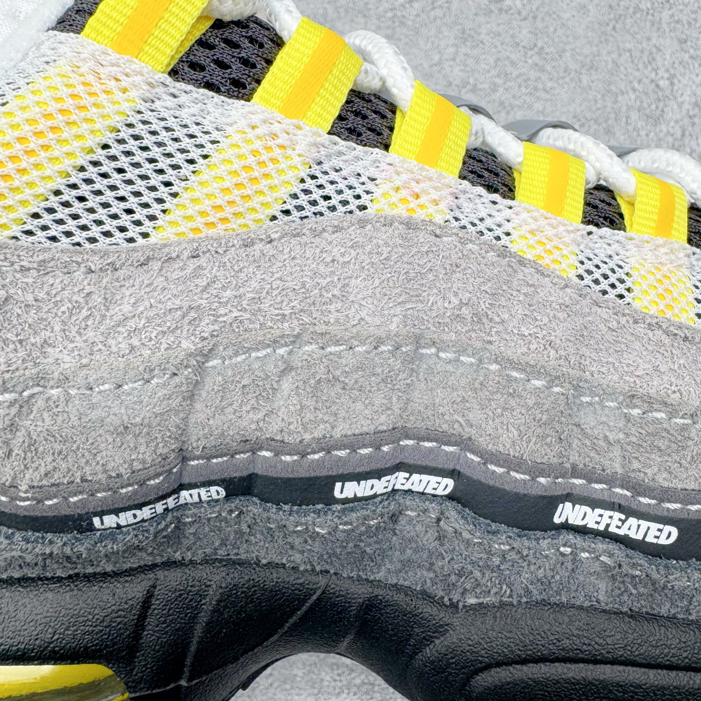 图片[17]-＃SF外贸特供 UNDEFEATED x NK Air Max 95 SP 上海限定 联名灰黄 IB4523-002 亲自操刀耗时半年开发 重金购买全套印尼原厂纸板楦头开发 2025官方主推系列 致敬诞生30周年的传奇鞋型 Air Max 95 系列再度重磅复刻归来 以全新配色续写光辉历史 更以现代手法重塑经典 将复古风格与前沿科技完美融合 一比一鞋头弧度高度鞋身弧度 东莞原厂模具大底 一码一模 原厂高韧性Tpu 独家供应35.5 45.5 48.5 49.5 50.5 原厂特供同批次皮料与Zp零色差 原厂特供内外标均可过绿X扫描认证 独家原装Big Bubble气垫 气垫体积更大 提供更强的缓震性能和回弹性 进口玻璃冲刀皮料裁剪零毛边 电脑针车工艺 鞋面不留荧光细节 平台可冲 超高鞋面清洁度 最高QC检验标准 控制溢胶瑕疵 每一双都是工艺品 实拍调校N版已经零色差零失真 百分百还原实物色彩所见即所得 不存在货不对板色差等低级问题 选购参考实物拍摄 不混卖不参货 只用心做好货严格选品 承诺混一赔十 尺码：35.5 36 36.5 37.5 38 38.5 39 40 40.5 41 42 42.5 43 44 44.5 45 45.5 46 47.5 48.5 49.5 50.5-选品中心