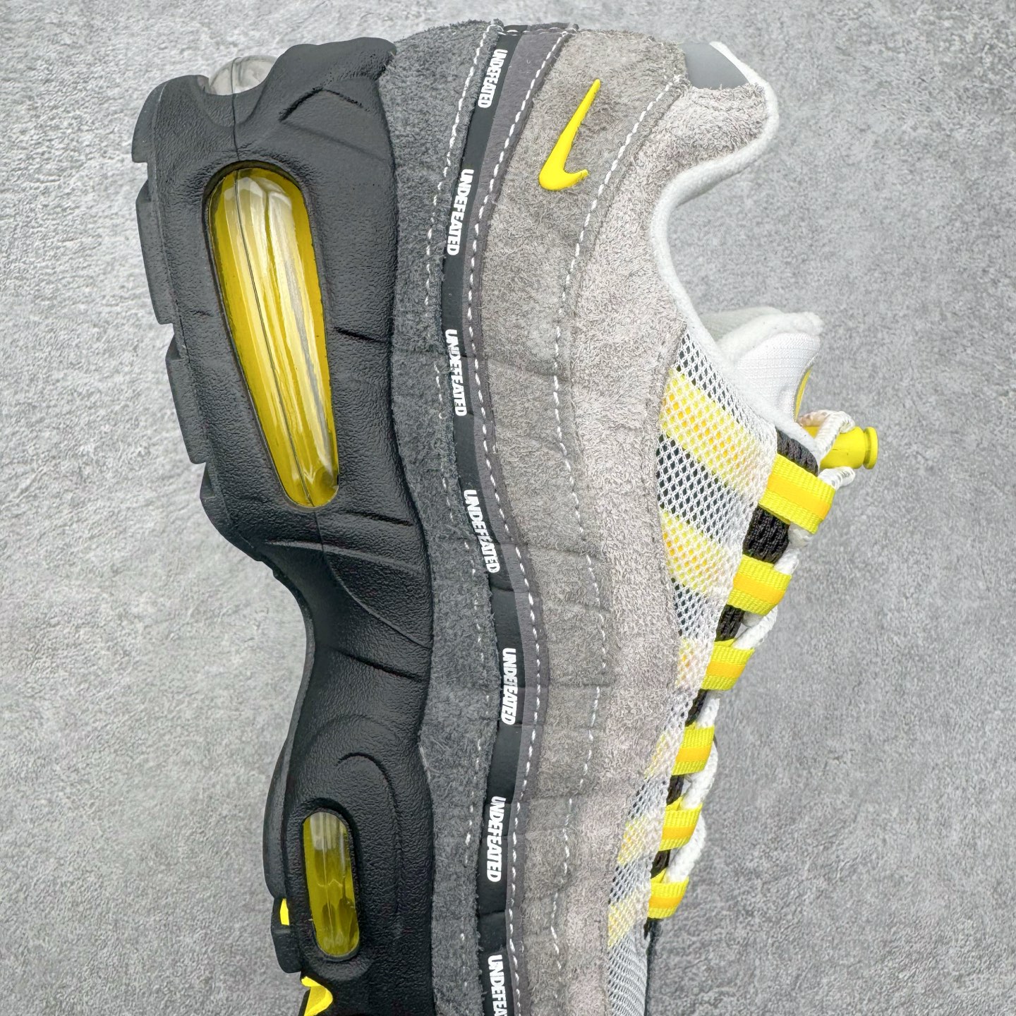 图片[6]-＃SF外贸特供 UNDEFEATED x NK Air Max 95 SP 上海限定 联名灰黄 IB4523-002 亲自操刀耗时半年开发 重金购买全套印尼原厂纸板楦头开发 2025官方主推系列 致敬诞生30周年的传奇鞋型 Air Max 95 系列再度重磅复刻归来 以全新配色续写光辉历史 更以现代手法重塑经典 将复古风格与前沿科技完美融合 一比一鞋头弧度高度鞋身弧度 东莞原厂模具大底 一码一模 原厂高韧性Tpu 独家供应35.5 45.5 48.5 49.5 50.5 原厂特供同批次皮料与Zp零色差 原厂特供内外标均可过绿X扫描认证 独家原装Big Bubble气垫 气垫体积更大 提供更强的缓震性能和回弹性 进口玻璃冲刀皮料裁剪零毛边 电脑针车工艺 鞋面不留荧光细节 平台可冲 超高鞋面清洁度 最高QC检验标准 控制溢胶瑕疵 每一双都是工艺品 实拍调校N版已经零色差零失真 百分百还原实物色彩所见即所得 不存在货不对板色差等低级问题 选购参考实物拍摄 不混卖不参货 只用心做好货严格选品 承诺混一赔十 尺码：35.5 36 36.5 37.5 38 38.5 39 40 40.5 41 42 42.5 43 44 44.5 45 45.5 46 47.5 48.5 49.5 50.5-选品中心