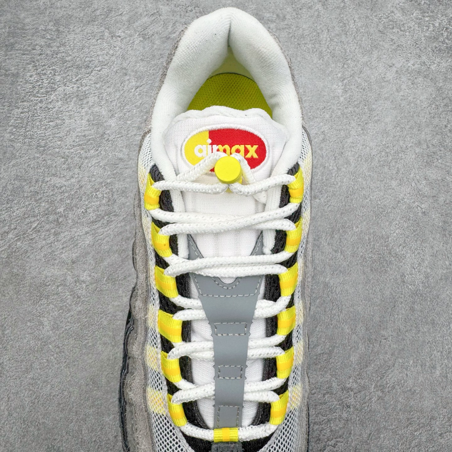 图片[5]-＃SF外贸特供 UNDEFEATED x NK Air Max 95 SP 上海限定 联名灰黄 IB4523-002 亲自操刀耗时半年开发 重金购买全套印尼原厂纸板楦头开发 2025官方主推系列 致敬诞生30周年的传奇鞋型 Air Max 95 系列再度重磅复刻归来 以全新配色续写光辉历史 更以现代手法重塑经典 将复古风格与前沿科技完美融合 一比一鞋头弧度高度鞋身弧度 东莞原厂模具大底 一码一模 原厂高韧性Tpu 独家供应35.5 45.5 48.5 49.5 50.5 原厂特供同批次皮料与Zp零色差 原厂特供内外标均可过绿X扫描认证 独家原装Big Bubble气垫 气垫体积更大 提供更强的缓震性能和回弹性 进口玻璃冲刀皮料裁剪零毛边 电脑针车工艺 鞋面不留荧光细节 平台可冲 超高鞋面清洁度 最高QC检验标准 控制溢胶瑕疵 每一双都是工艺品 实拍调校N版已经零色差零失真 百分百还原实物色彩所见即所得 不存在货不对板色差等低级问题 选购参考实物拍摄 不混卖不参货 只用心做好货严格选品 承诺混一赔十 尺码：35.5 36 36.5 37.5 38 38.5 39 40 40.5 41 42 42.5 43 44 44.5 45 45.5 46 47.5 48.5 49.5 50.5-选品中心