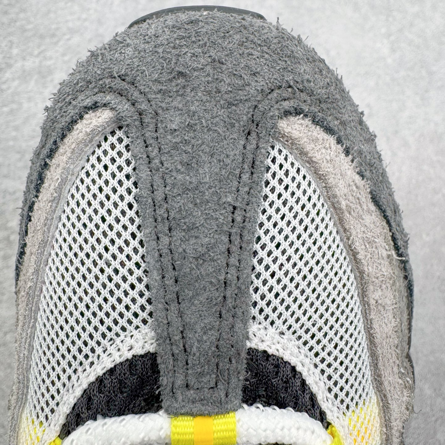 图片[19]-＃SF外贸特供 UNDEFEATED x NK Air Max 95 SP 上海限定 联名灰黄 IB4523-002 亲自操刀耗时半年开发 重金购买全套印尼原厂纸板楦头开发 2025官方主推系列 致敬诞生30周年的传奇鞋型 Air Max 95 系列再度重磅复刻归来 以全新配色续写光辉历史 更以现代手法重塑经典 将复古风格与前沿科技完美融合 一比一鞋头弧度高度鞋身弧度 东莞原厂模具大底 一码一模 原厂高韧性Tpu 独家供应35.5 45.5 48.5 49.5 50.5 原厂特供同批次皮料与Zp零色差 原厂特供内外标均可过绿X扫描认证 独家原装Big Bubble气垫 气垫体积更大 提供更强的缓震性能和回弹性 进口玻璃冲刀皮料裁剪零毛边 电脑针车工艺 鞋面不留荧光细节 平台可冲 超高鞋面清洁度 最高QC检验标准 控制溢胶瑕疵 每一双都是工艺品 实拍调校N版已经零色差零失真 百分百还原实物色彩所见即所得 不存在货不对板色差等低级问题 选购参考实物拍摄 不混卖不参货 只用心做好货严格选品 承诺混一赔十 尺码：35.5 36 36.5 37.5 38 38.5 39 40 40.5 41 42 42.5 43 44 44.5 45 45.5 46 47.5 48.5 49.5 50.5-选品中心