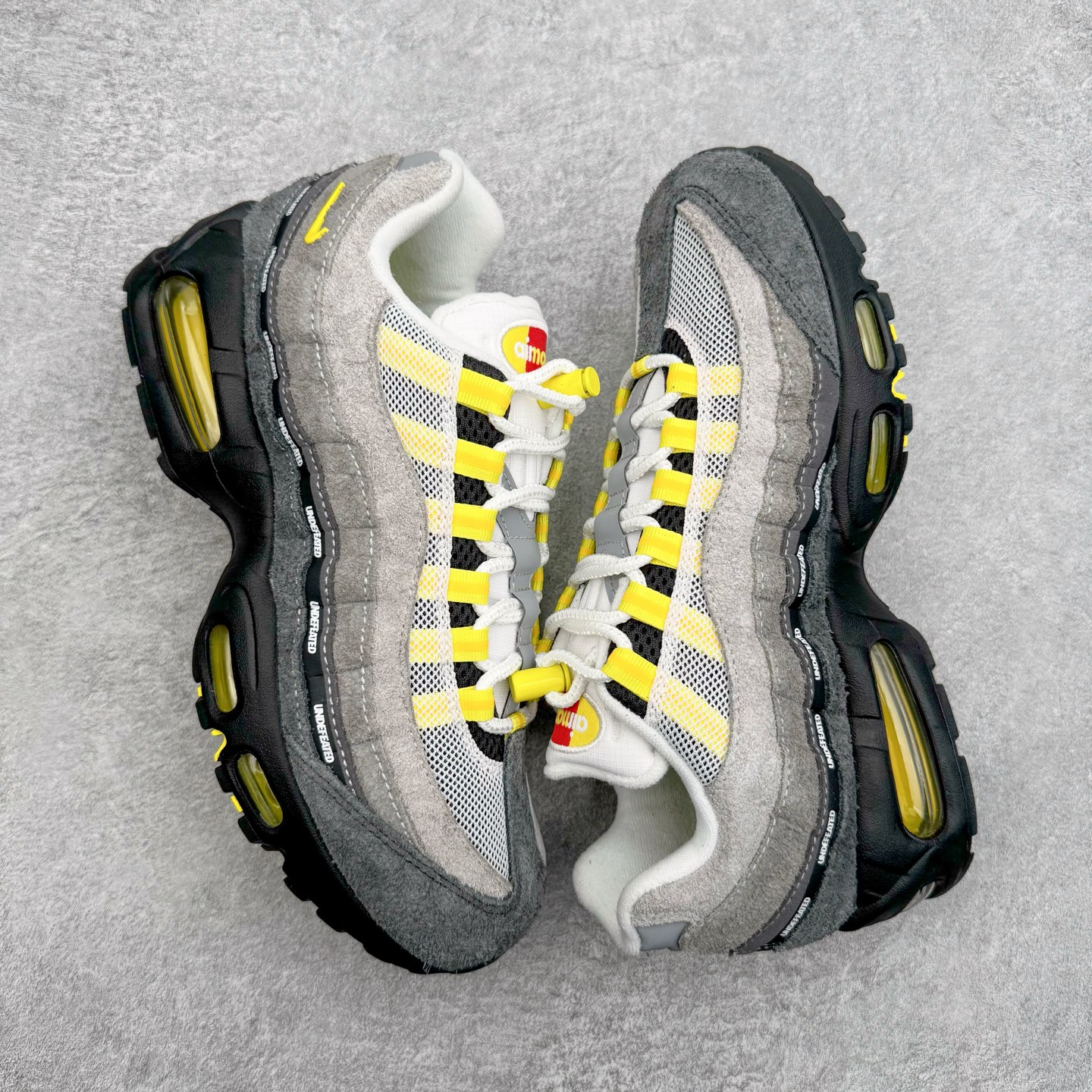 图片[3]-＃SF外贸特供 UNDEFEATED x NK Air Max 95 SP 上海限定 联名灰黄 IB4523-002 亲自操刀耗时半年开发 重金购买全套印尼原厂纸板楦头开发 2025官方主推系列 致敬诞生30周年的传奇鞋型 Air Max 95 系列再度重磅复刻归来 以全新配色续写光辉历史 更以现代手法重塑经典 将复古风格与前沿科技完美融合 一比一鞋头弧度高度鞋身弧度 东莞原厂模具大底 一码一模 原厂高韧性Tpu 独家供应35.5 45.5 48.5 49.5 50.5 原厂特供同批次皮料与Zp零色差 原厂特供内外标均可过绿X扫描认证 独家原装Big Bubble气垫 气垫体积更大 提供更强的缓震性能和回弹性 进口玻璃冲刀皮料裁剪零毛边 电脑针车工艺 鞋面不留荧光细节 平台可冲 超高鞋面清洁度 最高QC检验标准 控制溢胶瑕疵 每一双都是工艺品 实拍调校N版已经零色差零失真 百分百还原实物色彩所见即所得 不存在货不对板色差等低级问题 选购参考实物拍摄 不混卖不参货 只用心做好货严格选品 承诺混一赔十 尺码：35.5 36 36.5 37.5 38 38.5 39 40 40.5 41 42 42.5 43 44 44.5 45 45.5 46 47.5 48.5 49.5 50.5-选品中心