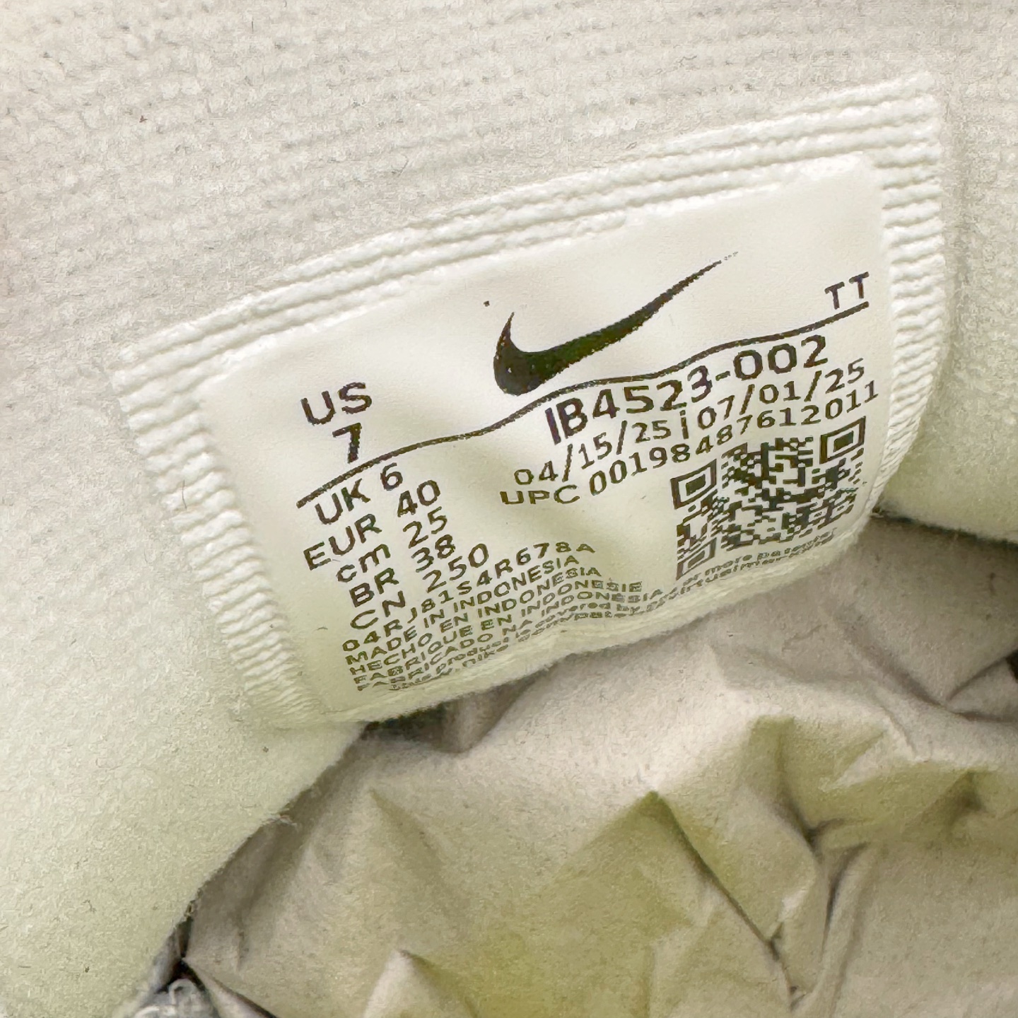 图片[23]-＃SF外贸特供 UNDEFEATED x NK Air Max 95 SP 上海限定 联名灰黄 IB4523-002 亲自操刀耗时半年开发 重金购买全套印尼原厂纸板楦头开发 2025官方主推系列 致敬诞生30周年的传奇鞋型 Air Max 95 系列再度重磅复刻归来 以全新配色续写光辉历史 更以现代手法重塑经典 将复古风格与前沿科技完美融合 一比一鞋头弧度高度鞋身弧度 东莞原厂模具大底 一码一模 原厂高韧性Tpu 独家供应35.5 45.5 48.5 49.5 50.5 原厂特供同批次皮料与Zp零色差 原厂特供内外标均可过绿X扫描认证 独家原装Big Bubble气垫 气垫体积更大 提供更强的缓震性能和回弹性 进口玻璃冲刀皮料裁剪零毛边 电脑针车工艺 鞋面不留荧光细节 平台可冲 超高鞋面清洁度 最高QC检验标准 控制溢胶瑕疵 每一双都是工艺品 实拍调校N版已经零色差零失真 百分百还原实物色彩所见即所得 不存在货不对板色差等低级问题 选购参考实物拍摄 不混卖不参货 只用心做好货严格选品 承诺混一赔十 尺码：35.5 36 36.5 37.5 38 38.5 39 40 40.5 41 42 42.5 43 44 44.5 45 45.5 46 47.5 48.5 49.5 50.5-选品中心