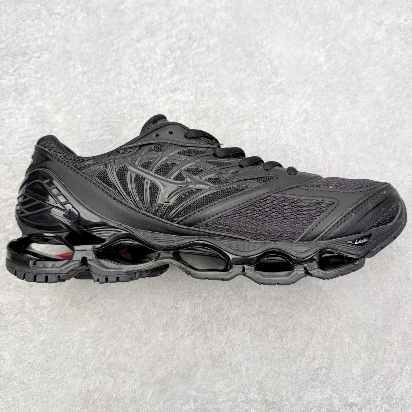 Mizuno Wave Prophecy LS 经典百搭跑步鞋 男女同款 美津浓（Mizuno）是日本美津浓株式会社于1906年创立的运动品牌，经过一个多世纪的不断努力现已成为世界著名的运动器具、服装和鞋类生产商。美津浓力求服务于各类运动项目，并竭力使运动生活更加愉快和振奋。产品种类齐全，覆盖几乎全部主要运动项目，达到30万多个品类。尺码：36 36.5 37.5 38 38.5 39 40 40.5 41 42 42.5 43 44 44.5 45-选品中心