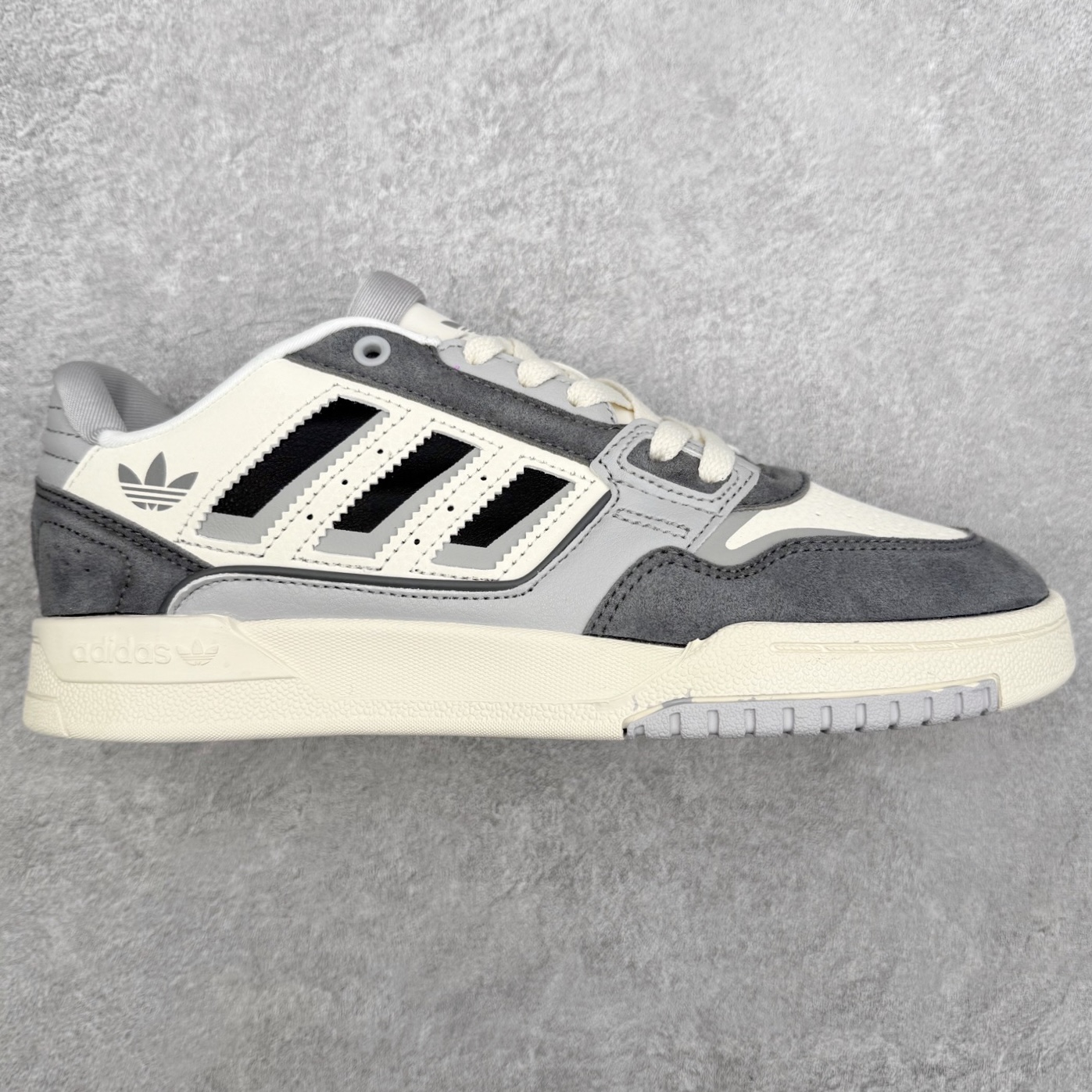 AD Originals 2020 DROP STEP XL三叶草新款 低帮校园休闲运动板鞋 汇聚80和90年代篮球鞋设计含纹理感皮革和绒面革混合鞋面 缀撞色细节 造型复古 搭配加衬及踝鞋领和乙烯乙酸乙烯酯(EVA)插片 脚感舒适 让复古篮球风伴你出 尺码：36 36²/₃ 37¹/₃ 38 38²/₃ 39¹/₃ 40 40²/₃ 41¹/₃ 42 42²/₃ 43¹/₃ 44 44²/₃ 45¹/₃-选品中心