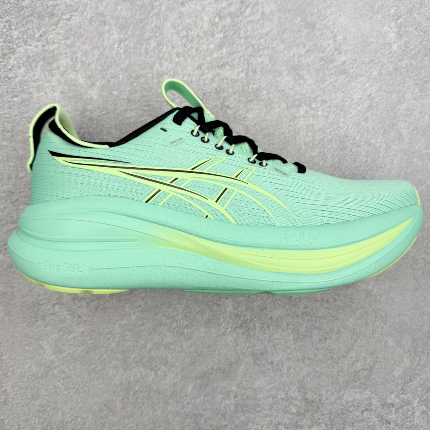 Asics GEL-Nimbus 28 亚瑟士缓震跑鞋 近年复古风潮的势头很旺 ASICS一直坚信保持身体的健康与活力是打造健康快乐的生活方式的最佳途径 ASICS为复古鞋型注入新设计 为玩家的街头穿搭提供了更多可能 GEL-NIMBUSTM9运动鞋最初是为中立和仰卧跑步者设计的长距离训练器 采用原始材料和关键细节重新设计 其Y2K时代的工业外观也被大胆的对比和色块所抵消 尺码：36 36.5 37.5 38 38.5 39 40 40.5 41.5 42 42.5 43.5 44 44.5 45-选品中心