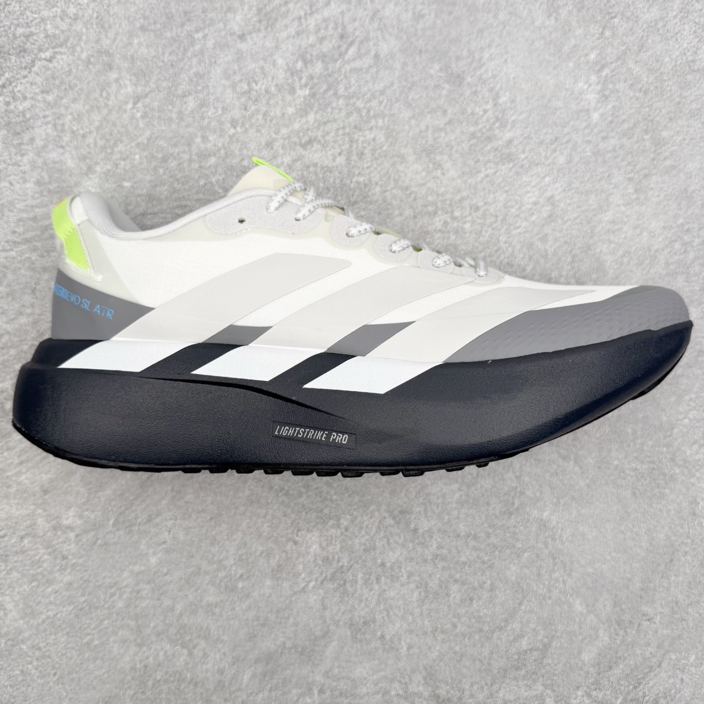 AD Adizero EVO SL ATR M 马拉松竞速专业跑鞋 CELERMESH针织网面非常轻薄 纤维间的缝隙很大 可以保证跑步时的透气、排汗效果 鞋舌直接与两侧的内衬和鞋底连接在一起 在跑步过程中不会被鞋舌的左右移动所困扰 在标准鞋带孔的基础上再拓宽一组鞋带孔 适合不同脚型的需求 突破性 EnergyRods 技术，有助于跑者实现更好的成绩 中底独特的LIGHTSTRIKE PRO泡棉材质 微弹感觉在跑步过程中给予了良好的支撑体验 对于顶级精英和高水平进阶跑者来说 ADIOS PRO是一双值得信赖的竞速比赛用鞋 尺码：36 36.5 37.5 38 38.5 39 40 40.5 41 42 42.5 43 44 44.5 45-选品中心