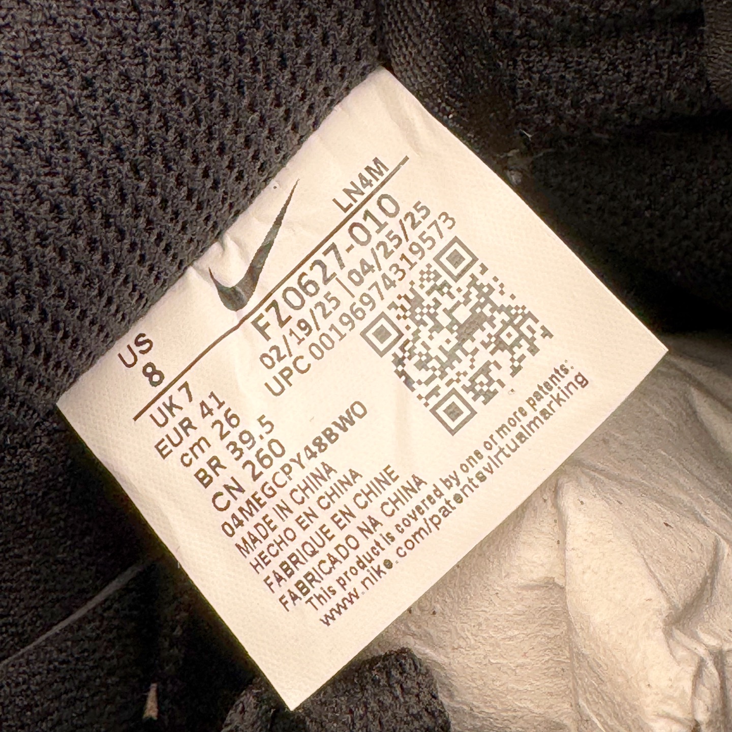 图片[21]-＃纯原 NK Air Force 1 Low \’07 空军一号低帮经典板鞋 2025新版 黑白 FZ0627-010 独家私模2025全新鱼鳞纹大底 咬花纹路更加清晰 全新排版鞋头倒置五角星 五角星对比旧版老版本 间距放大 星星缩小 全套官方原配件 防尘布袋 全鞋电脑针车 工整有序 视觉效果满分 原厂拉帮手法 标准四线 密度针距针孔大小控制到位 原装反口里网布海绵 正确卡色网眼大小 新版鞋撑改用纸团代替 原厂港宝加持完美还原灵魂版型 从里到外百分百还原 内置Sole气垫 中底白色背胶 已经无限的接近公司 原厂楦头 原厂刺绣 后跟弧度完美 尺码：35.5 36 36.5 37.5 38 38.5 39 40 40.5 41 42 42.5 43 44 44.5 45 46-选品中心