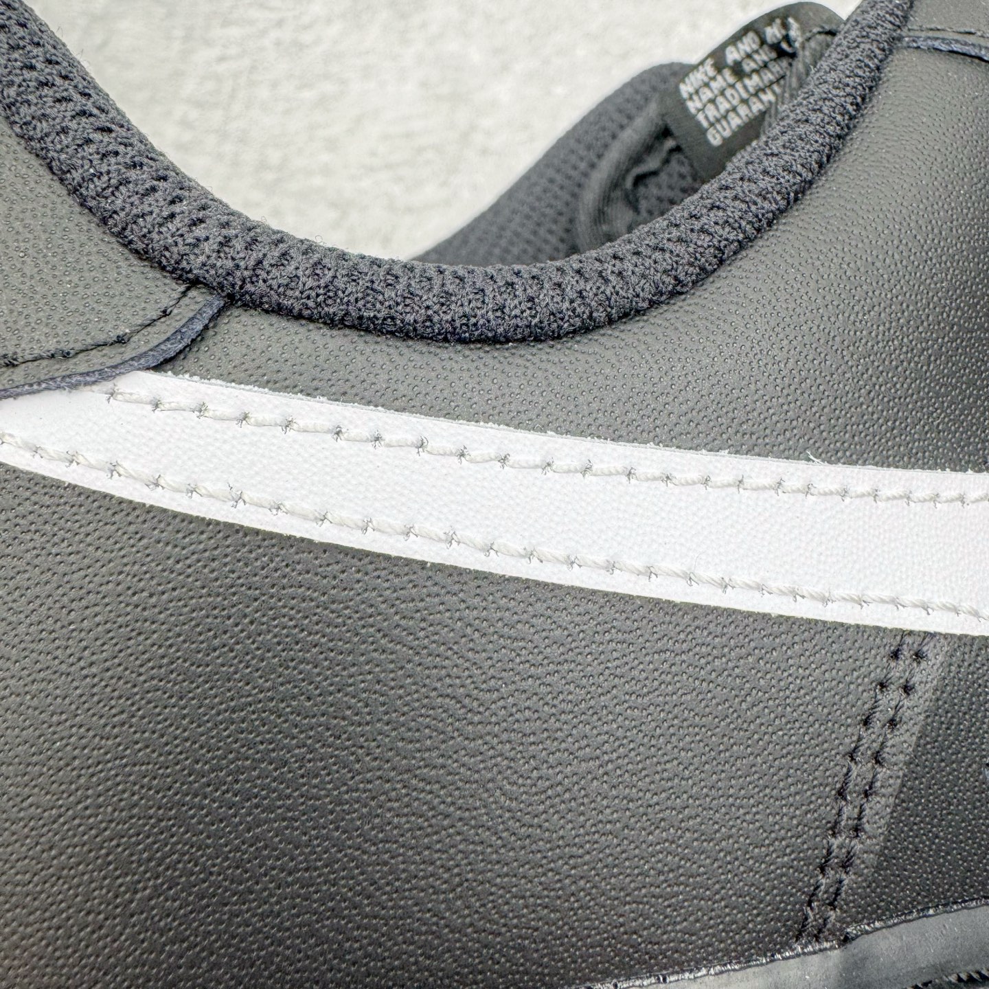 图片[15]-＃纯原 NK Air Force 1 Low \’07 空军一号低帮经典板鞋 2025新版 黑白 FZ0627-010 独家私模2025全新鱼鳞纹大底 咬花纹路更加清晰 全新排版鞋头倒置五角星 五角星对比旧版老版本 间距放大 星星缩小 全套官方原配件 防尘布袋 全鞋电脑针车 工整有序 视觉效果满分 原厂拉帮手法 标准四线 密度针距针孔大小控制到位 原装反口里网布海绵 正确卡色网眼大小 新版鞋撑改用纸团代替 原厂港宝加持完美还原灵魂版型 从里到外百分百还原 内置Sole气垫 中底白色背胶 已经无限的接近公司 原厂楦头 原厂刺绣 后跟弧度完美 尺码：35.5 36 36.5 37.5 38 38.5 39 40 40.5 41 42 42.5 43 44 44.5 45 46-选品中心