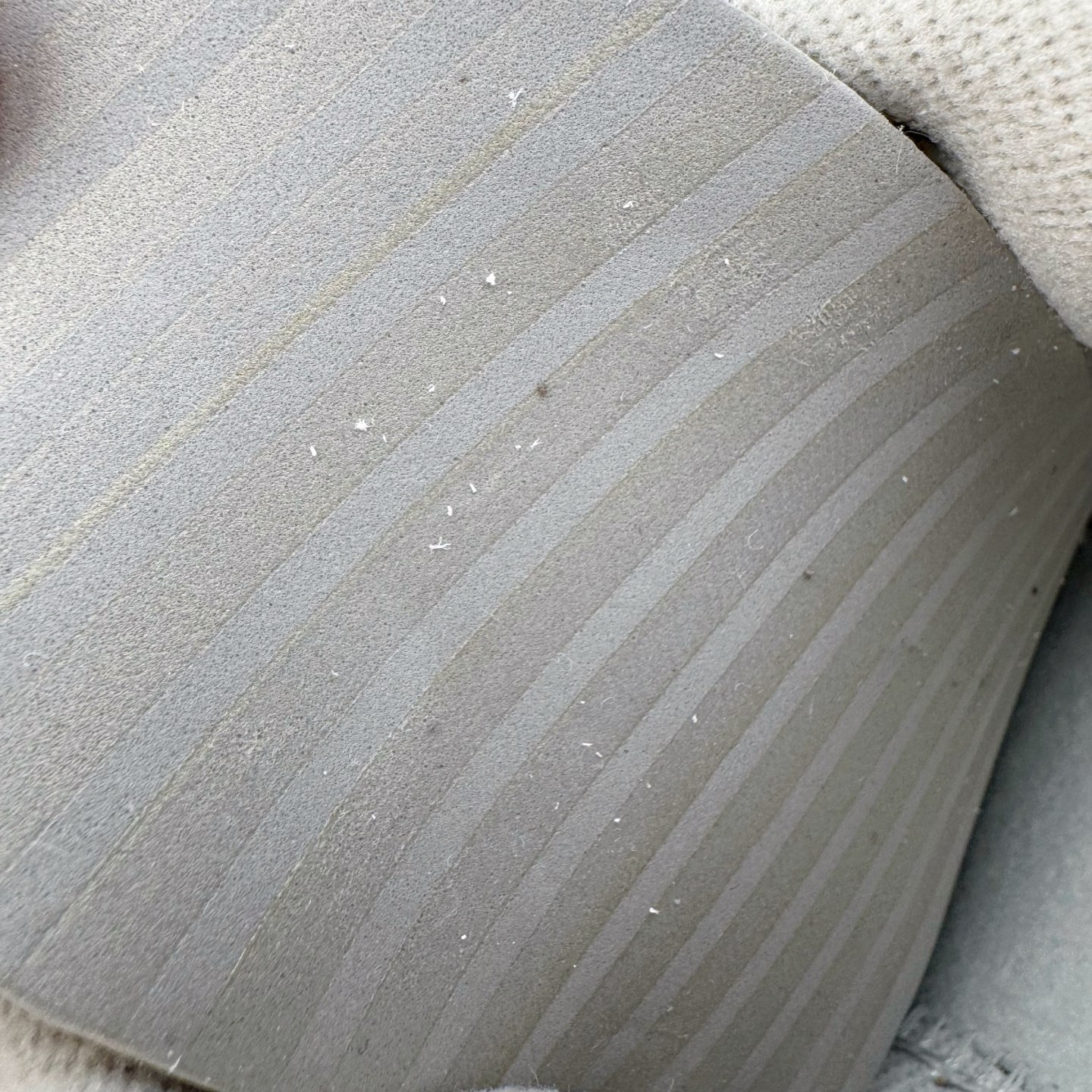 图片[19]-＃YC纯原 NK Dunk Low 啡啡抱抱 HQ3459-212 当米白底色遇见咖啡棕与天空蓝，沉稳而笃定，晕开旧时光的斑驳；侧翼那抹天空蓝突然闯入，仿佛晴空借了一片颜色。棕褐鞋底托起整个色调的质感，踏出的每一步，都像被暖咖轻轻拥抱——啡啡抱抱，是双关的温柔，也是踏实的浪漫。定制系列天花板 无原鞋不开发 全系列得物原鞋一比一校对开发 配色持续更新中 终端对接 优势输出 全套原厂楦头原纸板数据档案倾力打造 原汁原味莞产 极致还原 圈内最强针车工艺 高端零售指定版 广东原厂配套原盒原标 鞋盒分三个尺码段 原厂冲刀 超高清洁度 全鞋零毛边皮料切割 采用原厂百宏鞋带以及原厂百宏织唛舌标 内标可供原厂几率过验 进口原装条纹中底布 四线拉帮白色点胶 原厂拉帮手法遵循公司 原厂电绣 极致还原 SIZE 40 40.5 41 42 42.5 43 44 44.5 45 46-选品中心