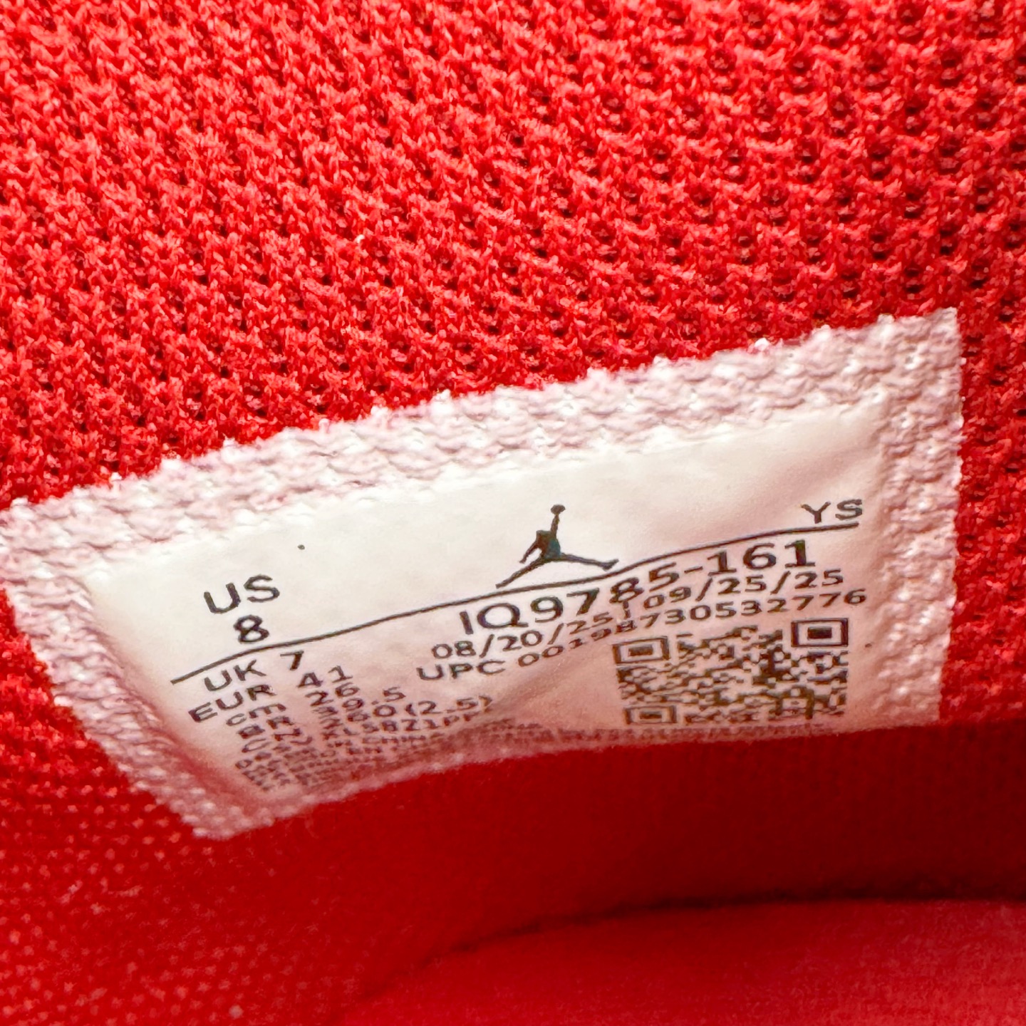 图片[21]-＃KZ神版 Air Jordan Legacy AJ312 High 高帮复古篮球鞋 CNY 马年限定 IQ9785-161 市场最强独一档产物 全套原纸板楦头开发 原厂大底磨具加持立体防滑纹理 原档数据后跟TPU子母扣魔术贴 原装可视Air Sole气垫 原汁原味最完美的312代版型 唯一正确鞋头趴度弧度高度鞋身腰线 进口港宝加持 后跟自然饱满 全鞋荧光划线卡点 追求极致完美 每一双都是工艺品 多重QC质检 超越公司货的品控标准 实实在在的免检产品 鞋身采用了皮革材质打造 横跨鞋面的魔术贴十分吸睛 侧面的Swoosh Logo的一部分被鞋面遮挡了一部分 颇具玩味 魔术贴上标有NK标识 而鞋舌上是Jordan的经典红色飞翼Logo 后跟和鞋底均采用了AJ3的设计 后跟上同样也使用了经典的爆裂纹图案 尺码：36 36.5 37.5 38 38.5 39 40 40.5 41 42 42.5 43 44 44.5 45 46 47.5-选品中心