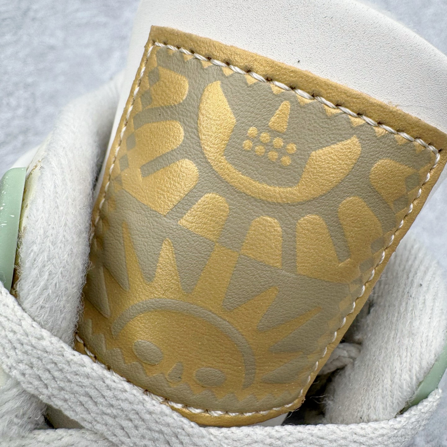 图片[13]-＃K版纯原 Air Jordan AJ4 Somos Eternos 墨西哥亡灵节主题 IM8116-047 全新升级改良 原鞋原楦原纸板同源开发 完美呈现乔4的版型 内侧正确双色网格 还原细节 原厂皮料 正确气垫颜色 正确网格工艺 正确拉帮工艺 全鞋原装材料制作 原档案原模具打造 支持全方位与正品对比 尺码：36 36.5 37.5 38 38.5 39 40 40.5 41 42 42.5 43 44 44.5 45 46 47.5-选品中心