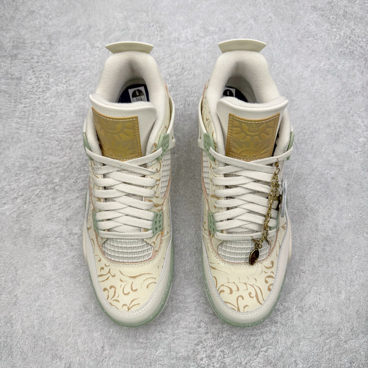 图片[2]-＃K版纯原 Air Jordan AJ4 Somos Eternos 墨西哥亡灵节主题 IM8116-047 全新升级改良 原鞋原楦原纸板同源开发 完美呈现乔4的版型 内侧正确双色网格 还原细节 原厂皮料 正确气垫颜色 正确网格工艺 正确拉帮工艺 全鞋原装材料制作 原档案原模具打造 支持全方位与正品对比 尺码：36 36.5 37.5 38 38.5 39 40 40.5 41 42 42.5 43 44 44.5 45 46 47.5-选品中心