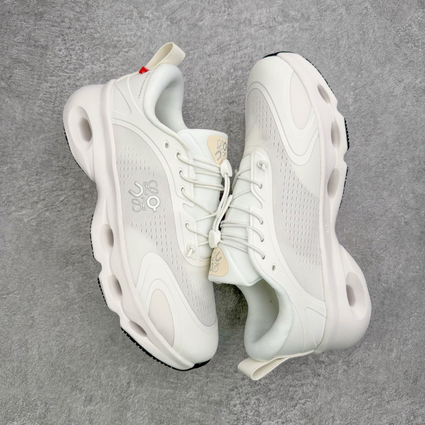 图片[3]-＃莞产 LOEWE罗意威 x ON昂跑 联名款 Cloudsolo系列 •原鞋一致橡胶底 原版高弹MD 加爆米花料 •正确后跟小蛮腰 •Logo立体有光泽度 •正确鞋头饱满立体 •鞋舌TPU立体高频 •正确鞋面网布多层厚实材料 •后跟织带高频立体 织带上浆加硬 •正确鞋带头滴胶柔软 •正确鞋垫前薄后厚有弹性（欧奈斯材料，非普通海玻璃） 尺码：36 36.5 37 37.5 38 38.5 39 40 40.5 41 42 42.5 43 44 44.5 45 46（真半码）-选品中心