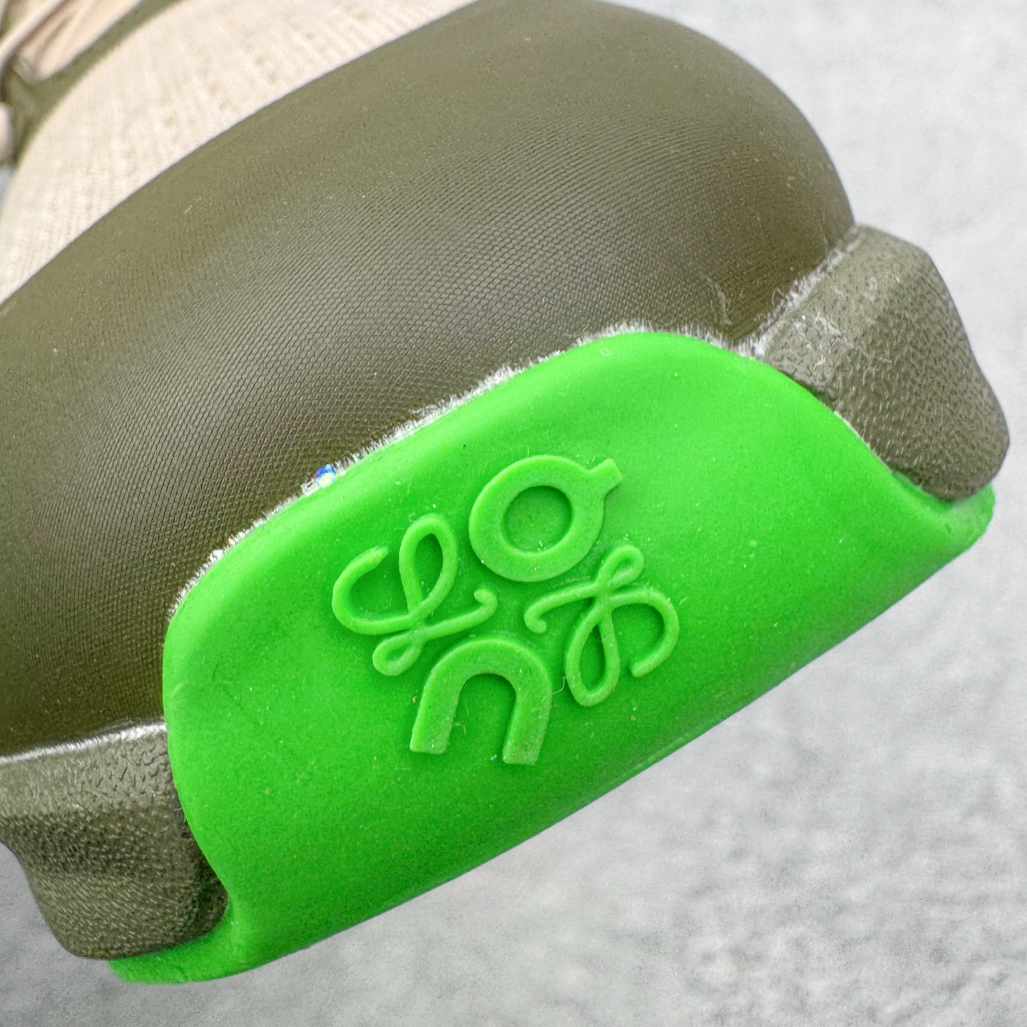 图片[15]-＃莞产 LOEWE罗意威 x ON昂跑 联名款 Cloudsolo系列 •原鞋一致橡胶底 原版高弹MD 加爆米花料 •正确后跟小蛮腰 •Logo立体有光泽度 •正确鞋头饱满立体 •鞋舌TPU立体高频 •正确鞋面网布多层厚实材料 •后跟织带高频立体 织带上浆加硬 •正确鞋带头滴胶柔软 •正确鞋垫前薄后厚有弹性（欧奈斯材料，非普通海玻璃） 尺码：36 36.5 37 37.5 38 38.5 39 40 40.5 41 42 42.5 43 44 44.5 45 46（真半码）-选品中心