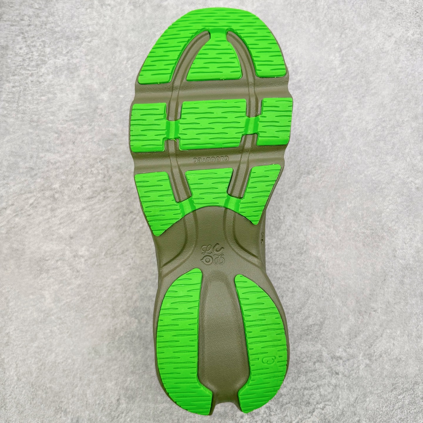 图片[9]-＃莞产 LOEWE罗意威 x ON昂跑 联名款 Cloudsolo系列 •原鞋一致橡胶底 原版高弹MD 加爆米花料 •正确后跟小蛮腰 •Logo立体有光泽度 •正确鞋头饱满立体 •鞋舌TPU立体高频 •正确鞋面网布多层厚实材料 •后跟织带高频立体 织带上浆加硬 •正确鞋带头滴胶柔软 •正确鞋垫前薄后厚有弹性（欧奈斯材料，非普通海玻璃） 尺码：36 36.5 37 37.5 38 38.5 39 40 40.5 41 42 42.5 43 44 44.5 45 46（真半码）-选品中心