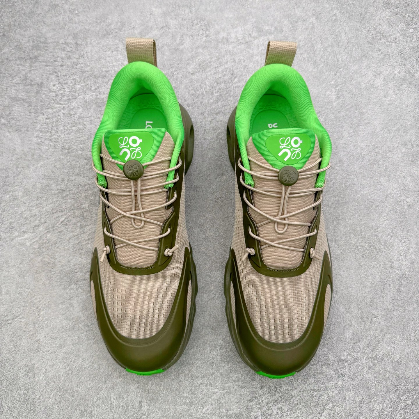 图片[2]-＃莞产 LOEWE罗意威 x ON昂跑 联名款 Cloudsolo系列 •原鞋一致橡胶底 原版高弹MD 加爆米花料 •正确后跟小蛮腰 •Logo立体有光泽度 •正确鞋头饱满立体 •鞋舌TPU立体高频 •正确鞋面网布多层厚实材料 •后跟织带高频立体 织带上浆加硬 •正确鞋带头滴胶柔软 •正确鞋垫前薄后厚有弹性（欧奈斯材料，非普通海玻璃） 尺码：36 36.5 37 37.5 38 38.5 39 40 40.5 41 42 42.5 43 44 44.5 45 46（真半码）-选品中心