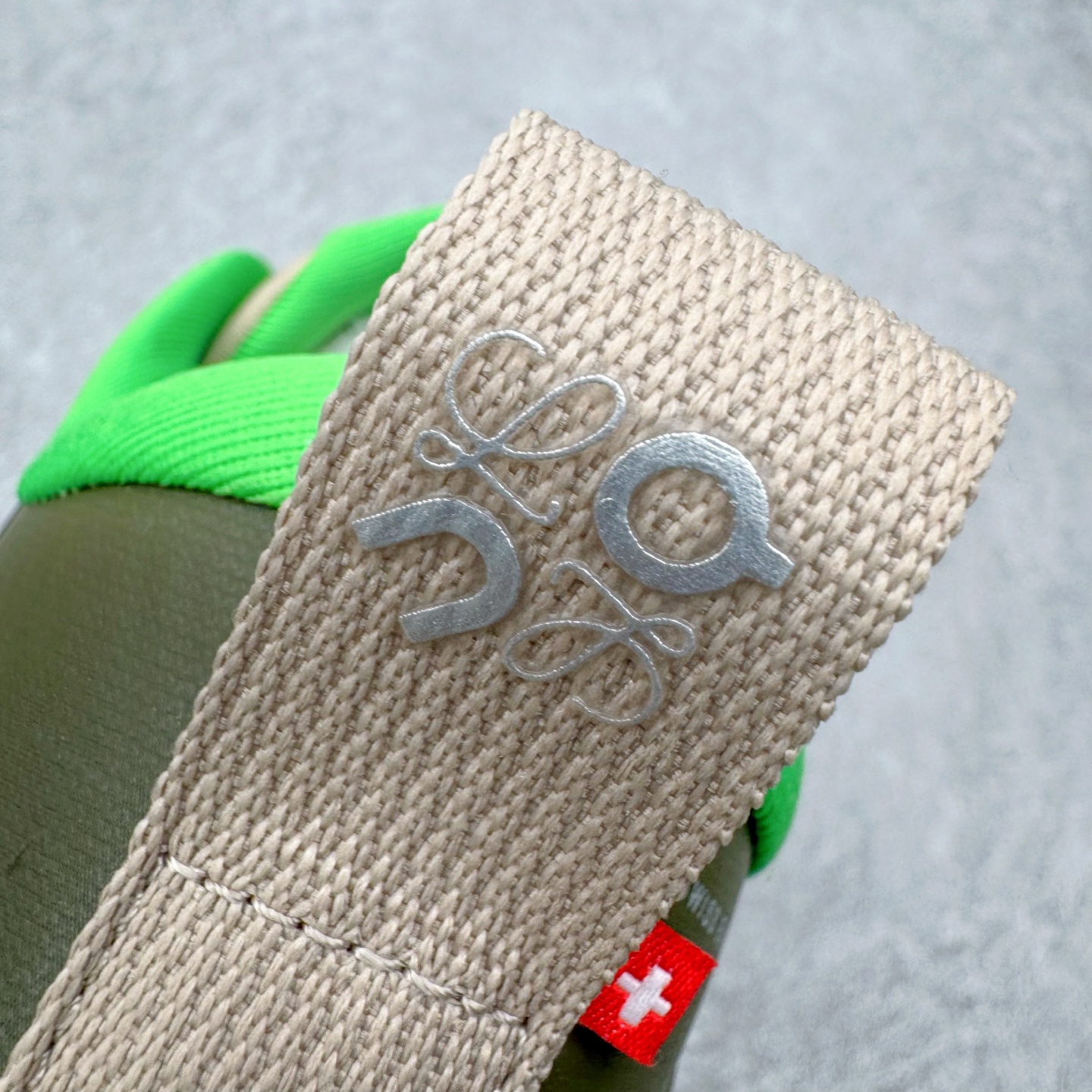 图片[12]-＃莞产 LOEWE罗意威 x ON昂跑 联名款 Cloudsolo系列 •原鞋一致橡胶底 原版高弹MD 加爆米花料 •正确后跟小蛮腰 •Logo立体有光泽度 •正确鞋头饱满立体 •鞋舌TPU立体高频 •正确鞋面网布多层厚实材料 •后跟织带高频立体 织带上浆加硬 •正确鞋带头滴胶柔软 •正确鞋垫前薄后厚有弹性（欧奈斯材料，非普通海玻璃） 尺码：36 36.5 37 37.5 38 38.5 39 40 40.5 41 42 42.5 43 44 44.5 45 46（真半码）-选品中心