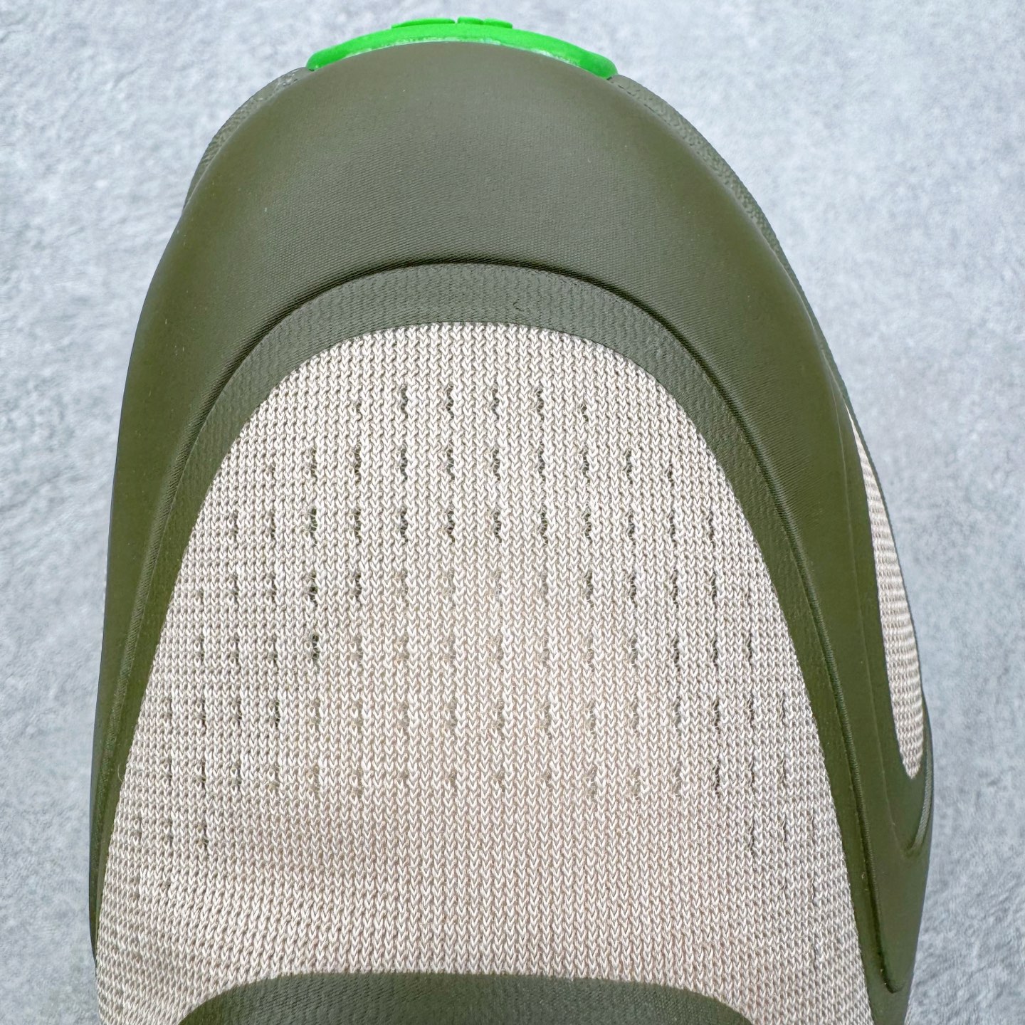 图片[16]-＃莞产 LOEWE罗意威 x ON昂跑 联名款 Cloudsolo系列 •原鞋一致橡胶底 原版高弹MD 加爆米花料 •正确后跟小蛮腰 •Logo立体有光泽度 •正确鞋头饱满立体 •鞋舌TPU立体高频 •正确鞋面网布多层厚实材料 •后跟织带高频立体 织带上浆加硬 •正确鞋带头滴胶柔软 •正确鞋垫前薄后厚有弹性（欧奈斯材料，非普通海玻璃） 尺码：36 36.5 37 37.5 38 38.5 39 40 40.5 41 42 42.5 43 44 44.5 45 46（真半码）-选品中心