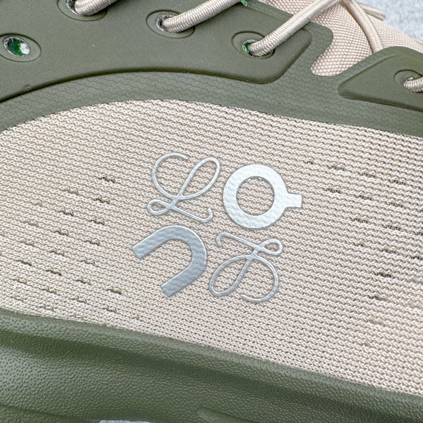 图片[18]-＃莞产 LOEWE罗意威 x ON昂跑 联名款 Cloudsolo系列 •原鞋一致橡胶底 原版高弹MD 加爆米花料 •正确后跟小蛮腰 •Logo立体有光泽度 •正确鞋头饱满立体 •鞋舌TPU立体高频 •正确鞋面网布多层厚实材料 •后跟织带高频立体 织带上浆加硬 •正确鞋带头滴胶柔软 •正确鞋垫前薄后厚有弹性（欧奈斯材料，非普通海玻璃） 尺码：36 36.5 37 37.5 38 38.5 39 40 40.5 41 42 42.5 43 44 44.5 45 46（真半码）-选品中心