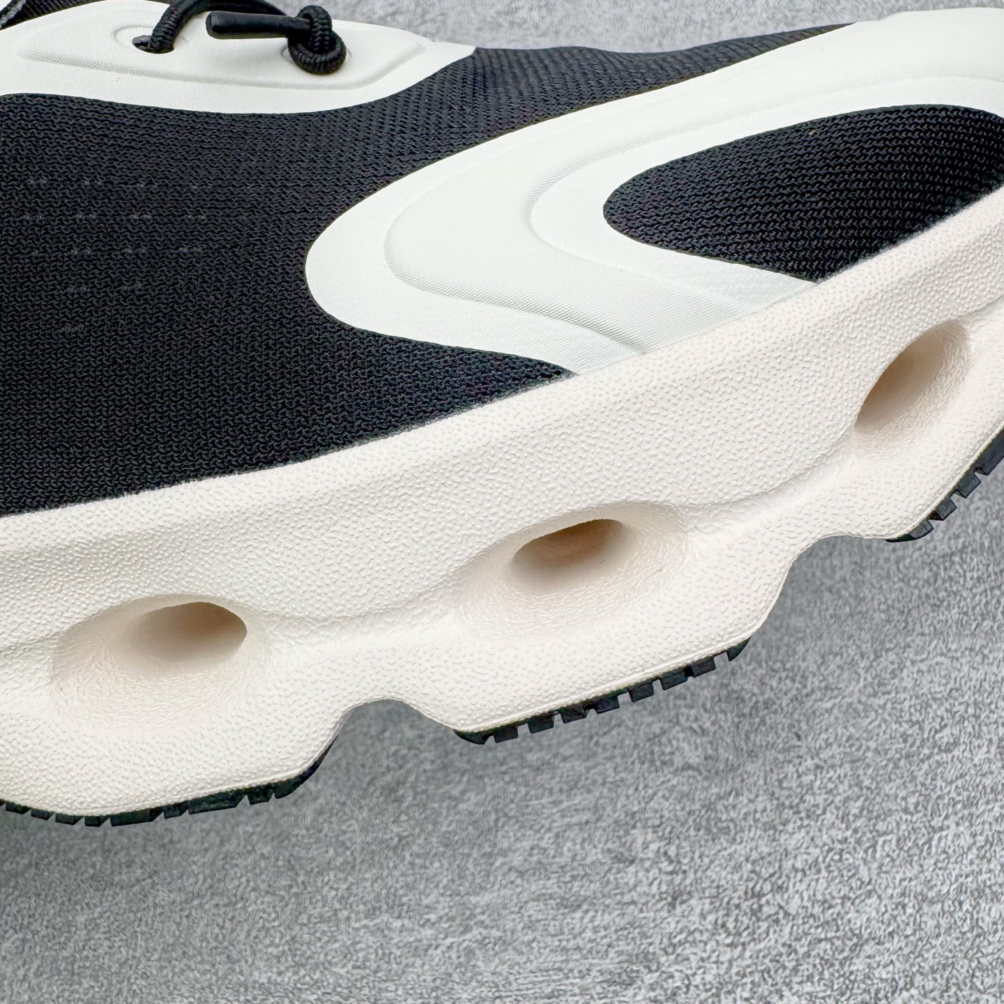 图片[11]-＃莞产 LOEWE罗意威 x ON昂跑 联名款 Cloudsolo系列 •原鞋一致橡胶底 原版高弹MD 加爆米花料 •正确后跟小蛮腰 •Logo立体有光泽度 •正确鞋头饱满立体 •鞋舌TPU立体高频 •正确鞋面网布多层厚实材料 •后跟织带高频立体 织带上浆加硬 •正确鞋带头滴胶柔软 •正确鞋垫前薄后厚有弹性（欧奈斯材料，非普通海玻璃） 尺码：36 36.5 37 37.5 38 38.5 39 40 40.5 41 42 42.5 43 44 44.5 45 46（真半码）-选品中心