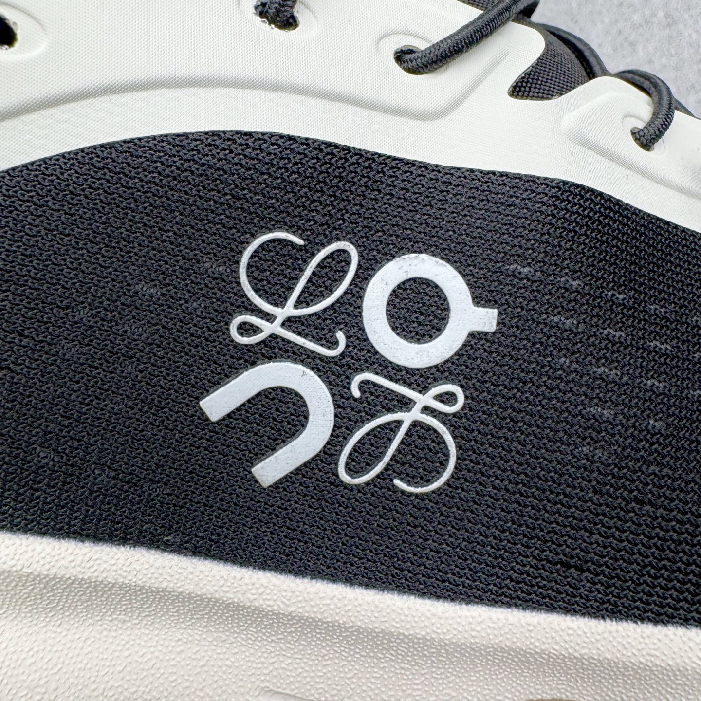 图片[12]-＃莞产 LOEWE罗意威 x ON昂跑 联名款 Cloudsolo系列 •原鞋一致橡胶底 原版高弹MD 加爆米花料 •正确后跟小蛮腰 •Logo立体有光泽度 •正确鞋头饱满立体 •鞋舌TPU立体高频 •正确鞋面网布多层厚实材料 •后跟织带高频立体 织带上浆加硬 •正确鞋带头滴胶柔软 •正确鞋垫前薄后厚有弹性（欧奈斯材料，非普通海玻璃） 尺码：36 36.5 37 37.5 38 38.5 39 40 40.5 41 42 42.5 43 44 44.5 45 46（真半码）-选品中心