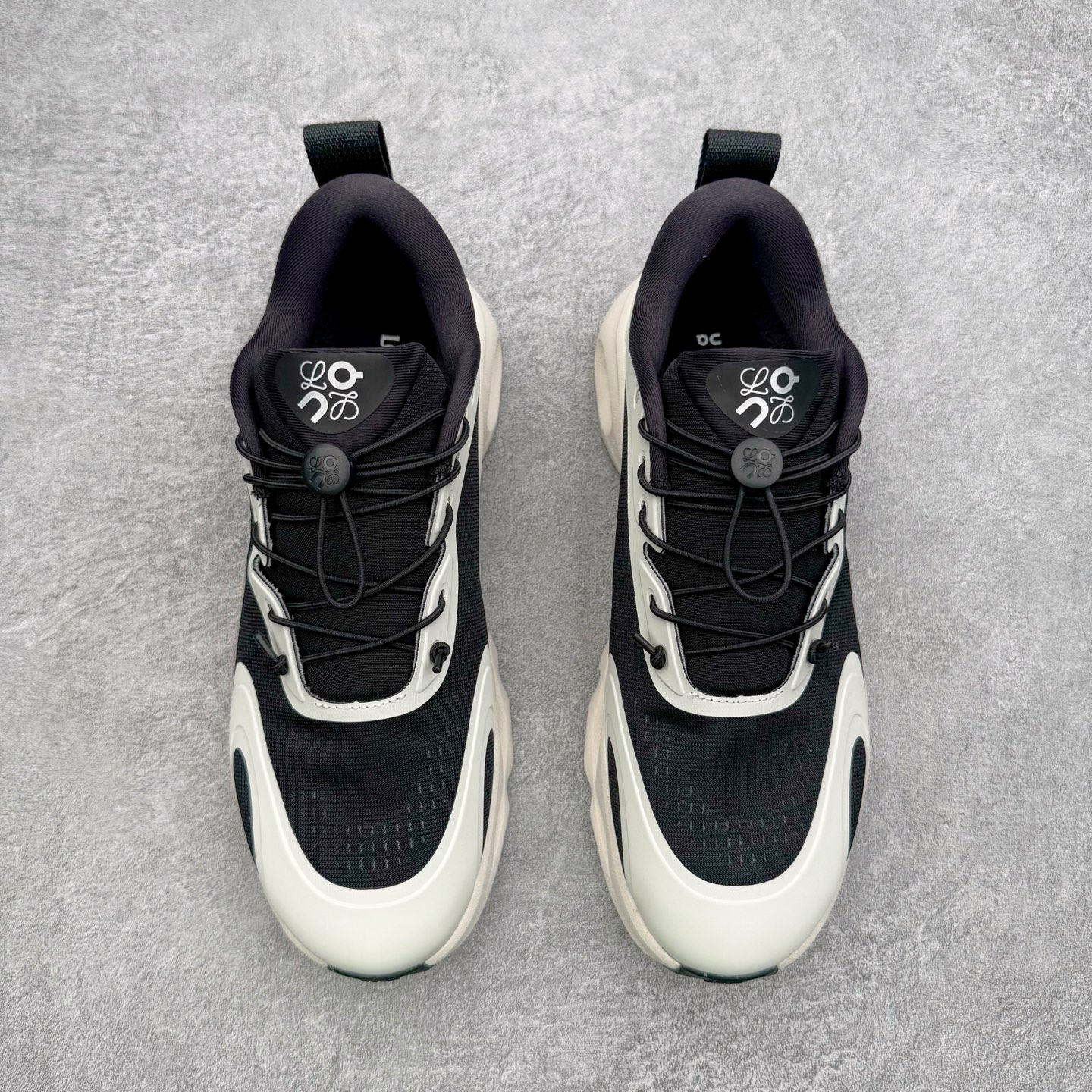 图片[2]-＃莞产 LOEWE罗意威 x ON昂跑 联名款 Cloudsolo系列 •原鞋一致橡胶底 原版高弹MD 加爆米花料 •正确后跟小蛮腰 •Logo立体有光泽度 •正确鞋头饱满立体 •鞋舌TPU立体高频 •正确鞋面网布多层厚实材料 •后跟织带高频立体 织带上浆加硬 •正确鞋带头滴胶柔软 •正确鞋垫前薄后厚有弹性（欧奈斯材料，非普通海玻璃） 尺码：36 36.5 37 37.5 38 38.5 39 40 40.5 41 42 42.5 43 44 44.5 45 46（真半码）-选品中心