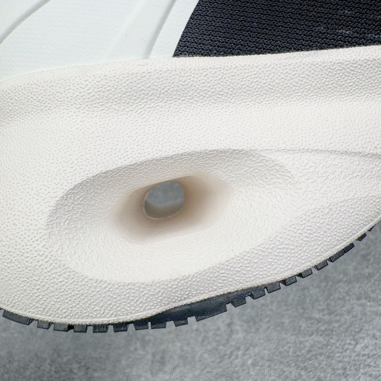 图片[15]-＃莞产 LOEWE罗意威 x ON昂跑 联名款 Cloudsolo系列 •原鞋一致橡胶底 原版高弹MD 加爆米花料 •正确后跟小蛮腰 •Logo立体有光泽度 •正确鞋头饱满立体 •鞋舌TPU立体高频 •正确鞋面网布多层厚实材料 •后跟织带高频立体 织带上浆加硬 •正确鞋带头滴胶柔软 •正确鞋垫前薄后厚有弹性（欧奈斯材料，非普通海玻璃） 尺码：36 36.5 37 37.5 38 38.5 39 40 40.5 41 42 42.5 43 44 44.5 45 46（真半码）-选品中心