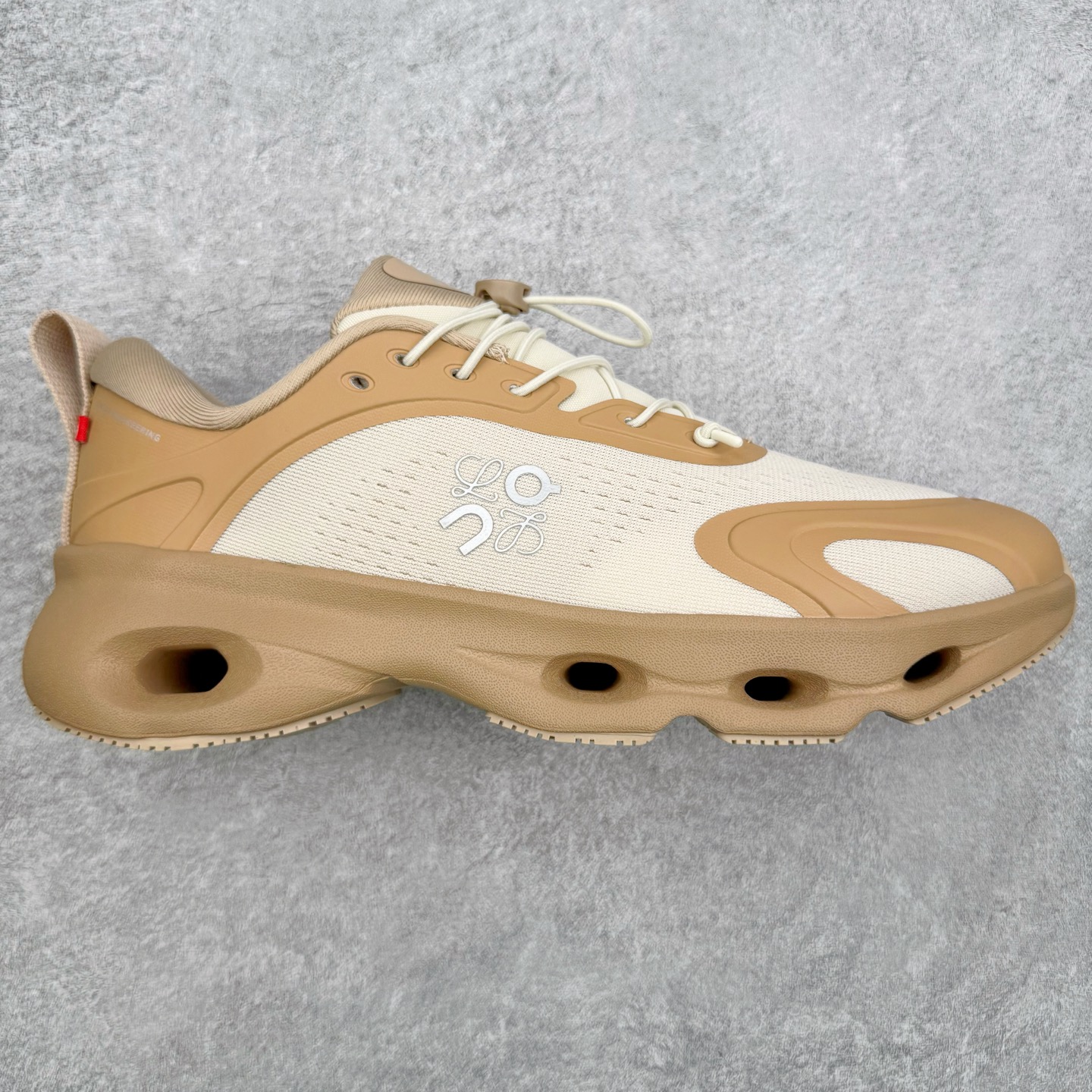 图片[9]-＃莞产 LOEWE罗意威 x ON昂跑 联名款 Cloudsolo系列 •原鞋一致橡胶底 原版高弹MD 加爆米花料 •正确后跟小蛮腰 •Logo立体有光泽度 •正确鞋头饱满立体 •鞋舌TPU立体高频 •正确鞋面网布多层厚实材料 •后跟织带高频立体 织带上浆加硬 •正确鞋带头滴胶柔软 •正确鞋垫前薄后厚有弹性（欧奈斯材料，非普通海玻璃） 尺码：36 36.5 37 37.5 38 38.5 39 40 40.5 41 42 42.5 43 44 44.5 45 46（真半码）-选品中心