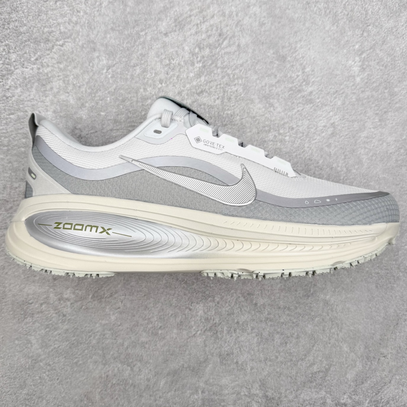 ＃纯原 NK Vomero 18 GTX 时尚舒适 网布防滑耐磨 低帮跑步鞋 HQ7001-003 实拍调校N版已经零色差零失真 百分百还原实物色彩所见即所得 不存在货不对板色差等低级问题 选购参考实物拍摄 不混卖不参货 只用心做好货严格选品 承诺混一赔十 尺码：36 36.5 37.5 38 38.5 39 40 40.5 41 42 42.5 43 44 44.5 45-选品中心