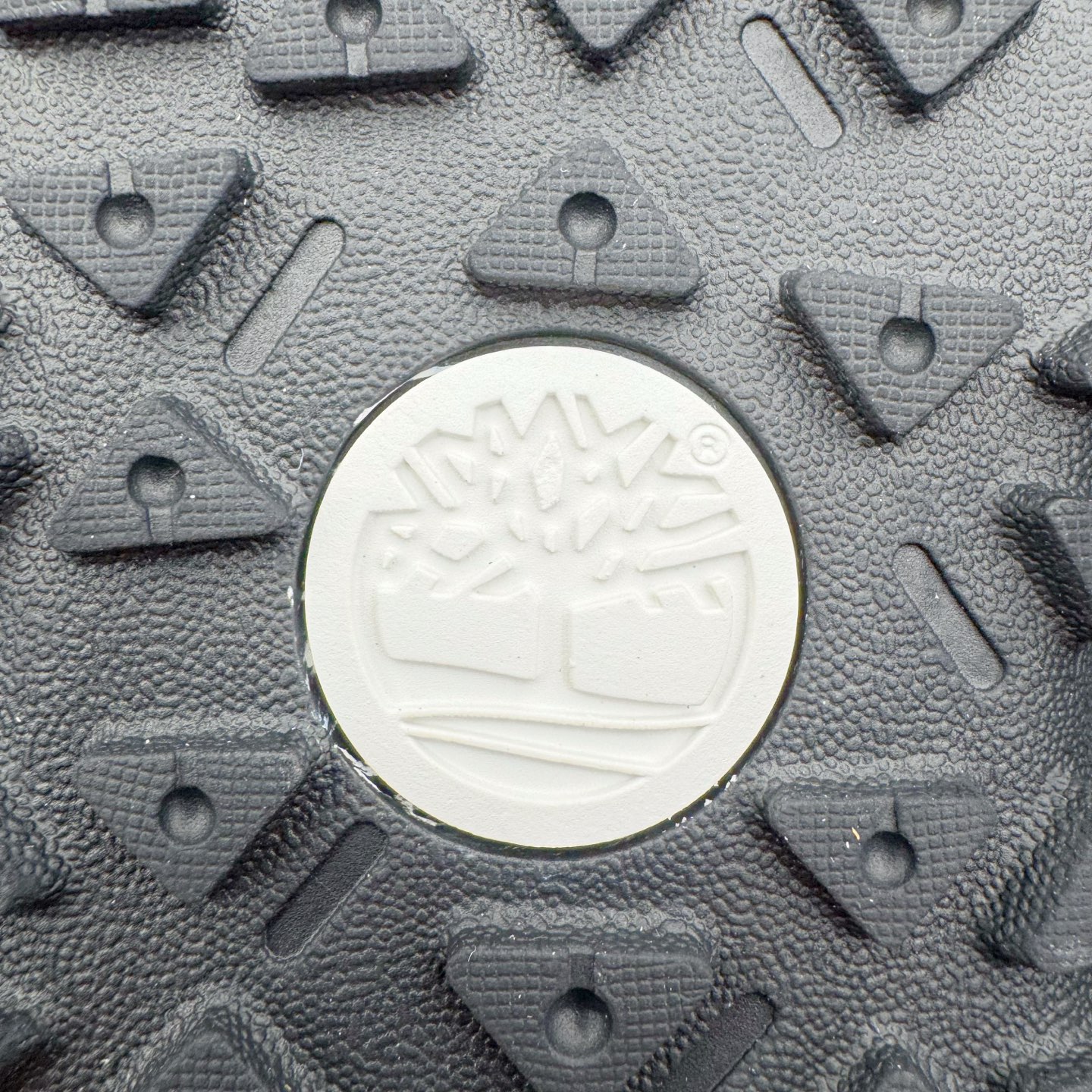 图片[10]-Timberland Greenstride Motion 6 添柏岚防滑耐磨低帮户外功能鞋 简约大方的造型设计，给人以随性休闲的时尚格调，穿着舒适轻便，运动灵活自如，满足日常个性穿搭。Timberland户外品牌最早成立于1918年的美国波士顿，它的成功故事就从第一双防水皮靴Yellow Boots开始。这双具备完全防水机能的靴子瞬间广受好评，他那独创又不失古典的款式，以及大胆使用黄色的崭新风格，吸引了广大消费者的目光。现今仍不改其原有风貌的这双黄靴，就是火遍全球的“大黄靴”。Timberland的高端工艺、实穿耐用等特点让他拥有绝对鞋界地位。尺码：40 41 41.5 42 43 43.5 44 44.5 45 45.5 46-选品中心